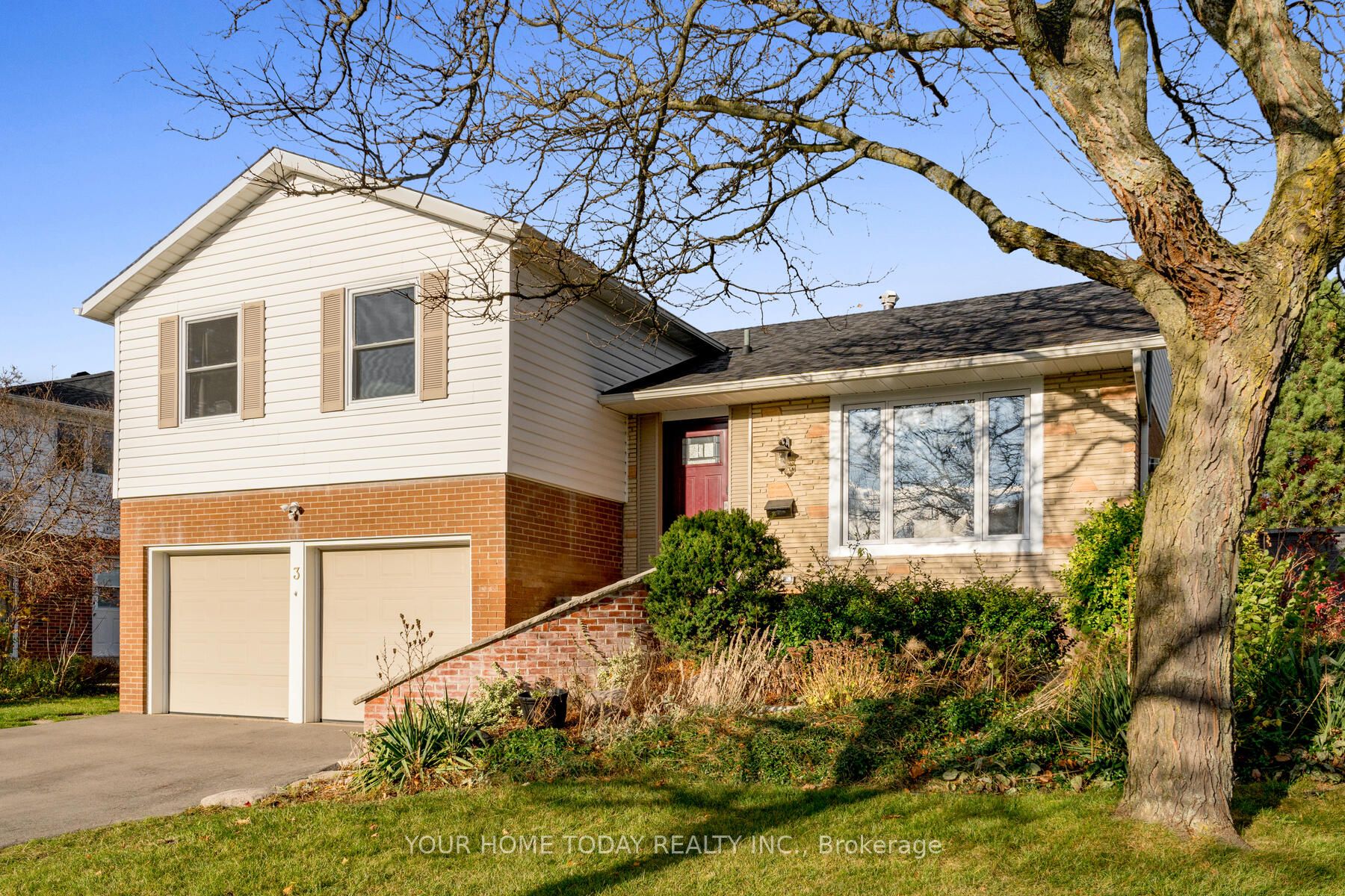 3 Regan Cres