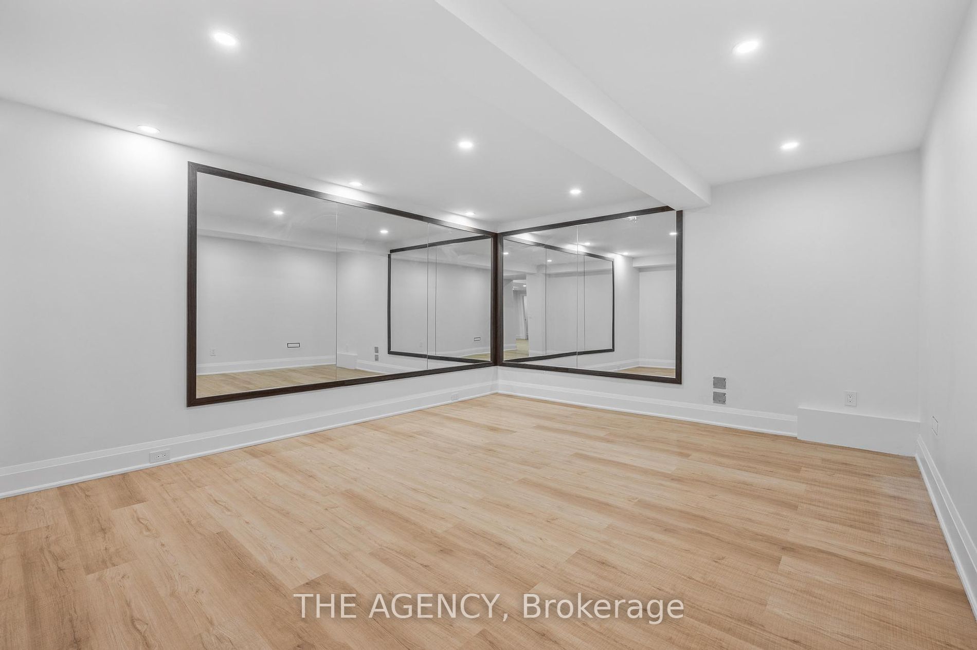 318 Woodale Ave
