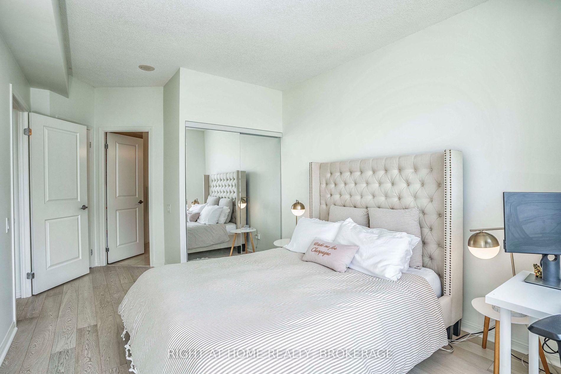15 Windermere Ave, #2301