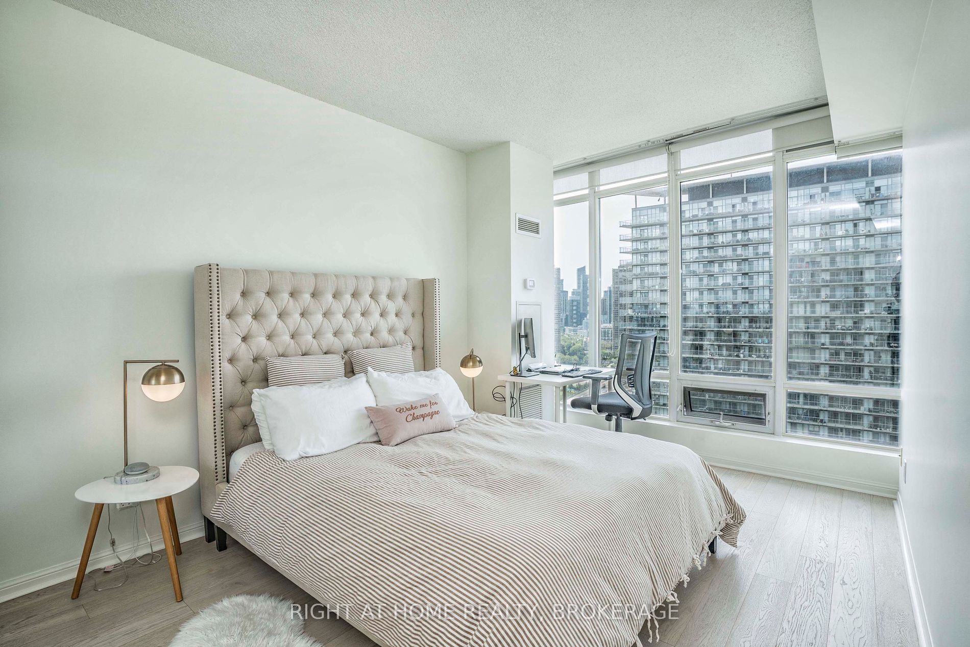 15 Windermere Ave, #2301