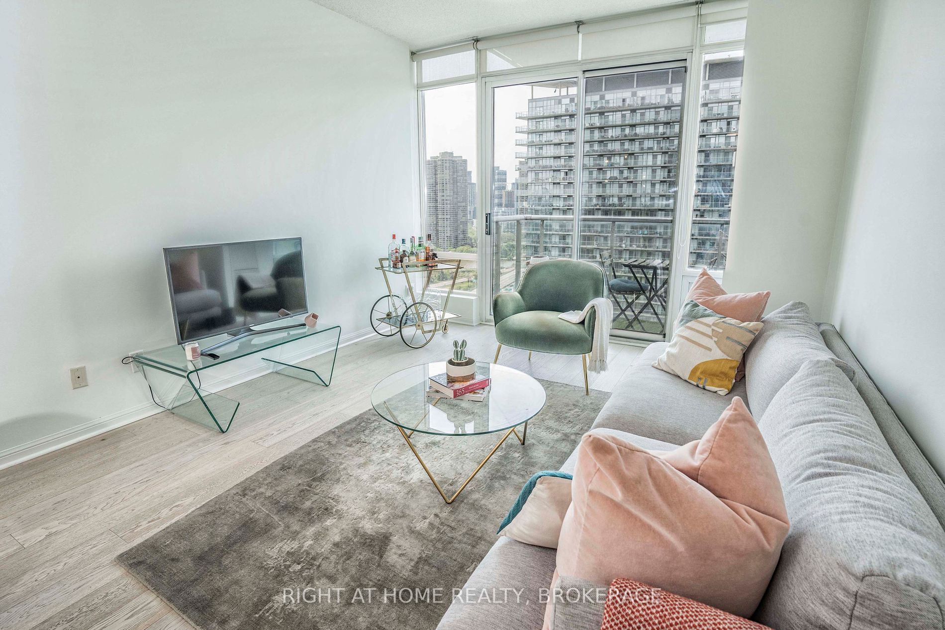 15 Windermere Ave, #2301