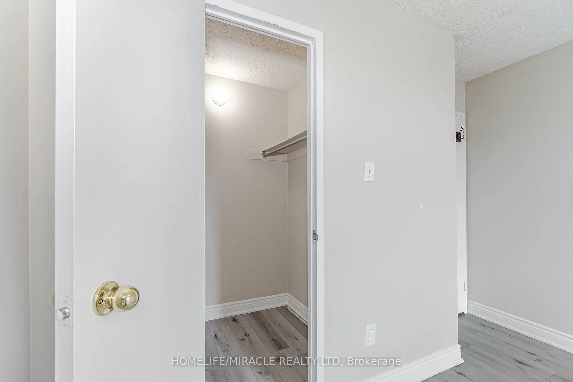 25 KENSINGTON Rd, #410