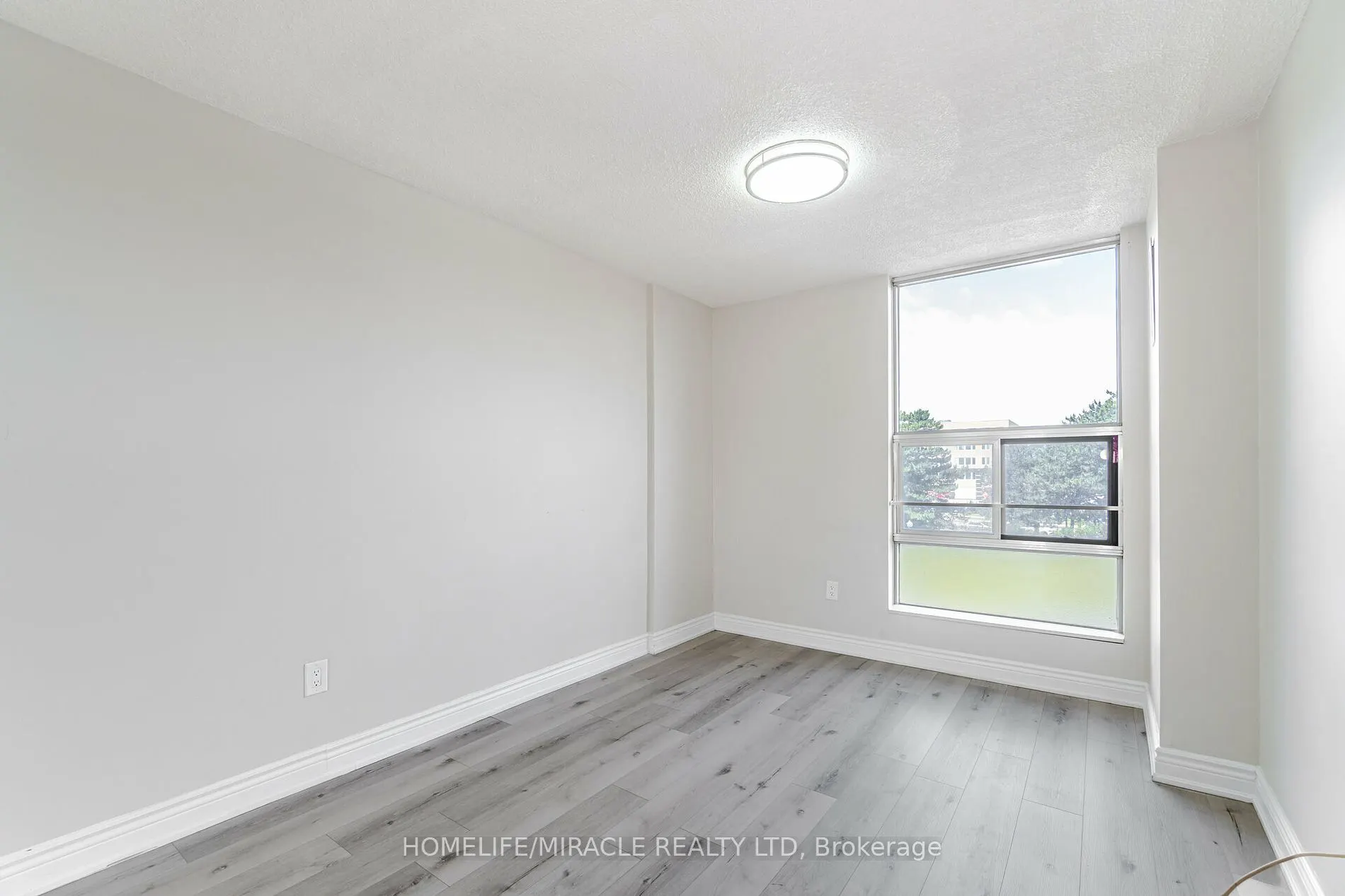 25 KENSINGTON Rd, #410
