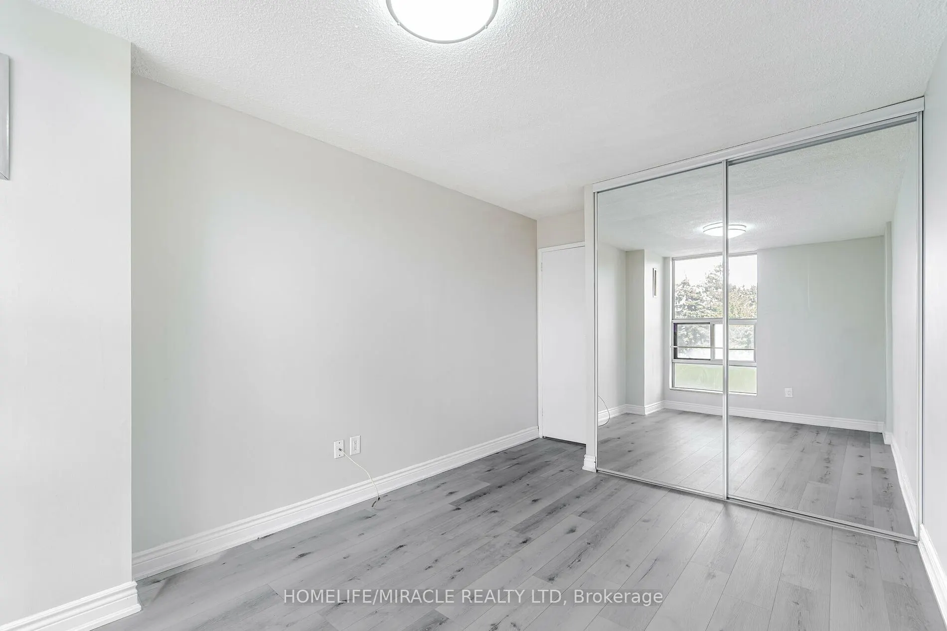 25 KENSINGTON Rd, #410