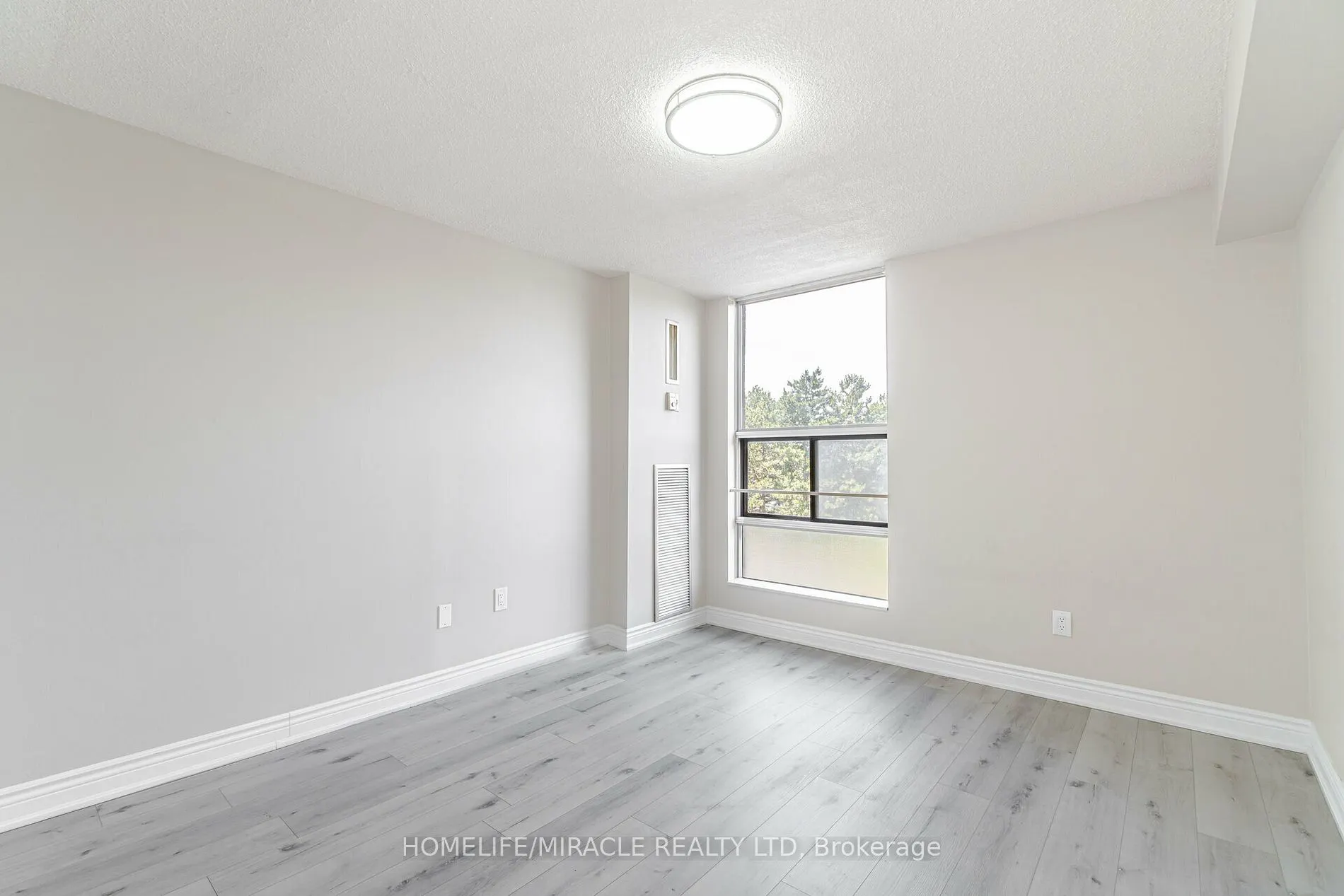 25 KENSINGTON Rd, #410