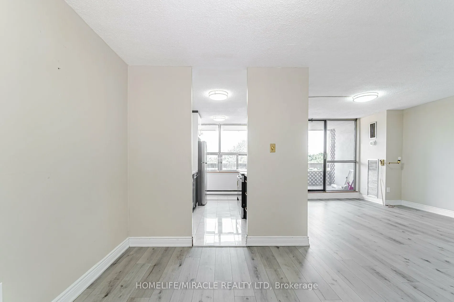 25 KENSINGTON Rd, #410