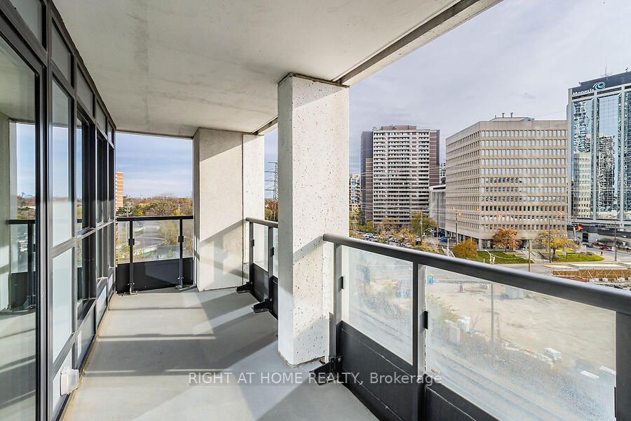 7 Mabelle Ave, #508