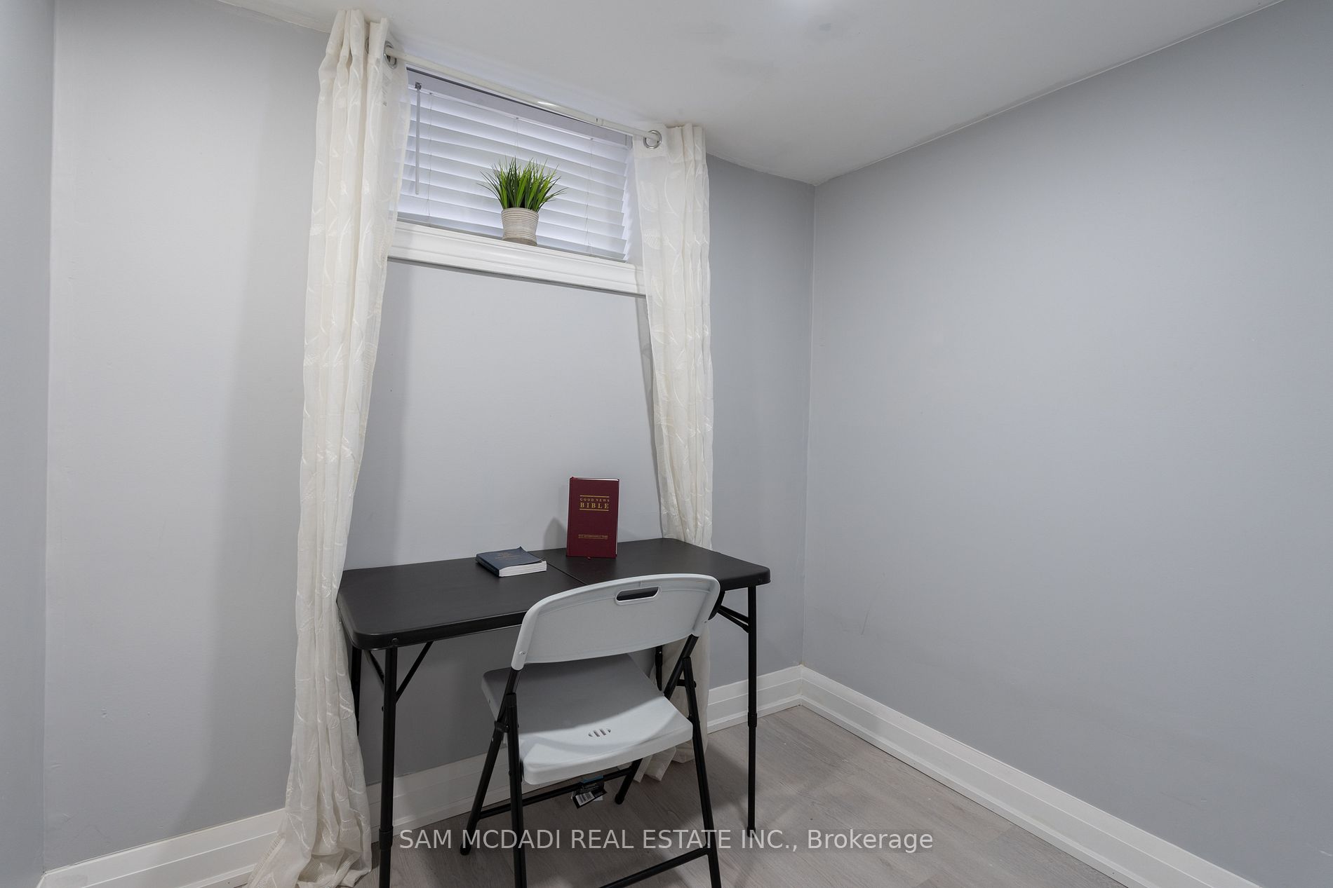 90A Bicknell Ave