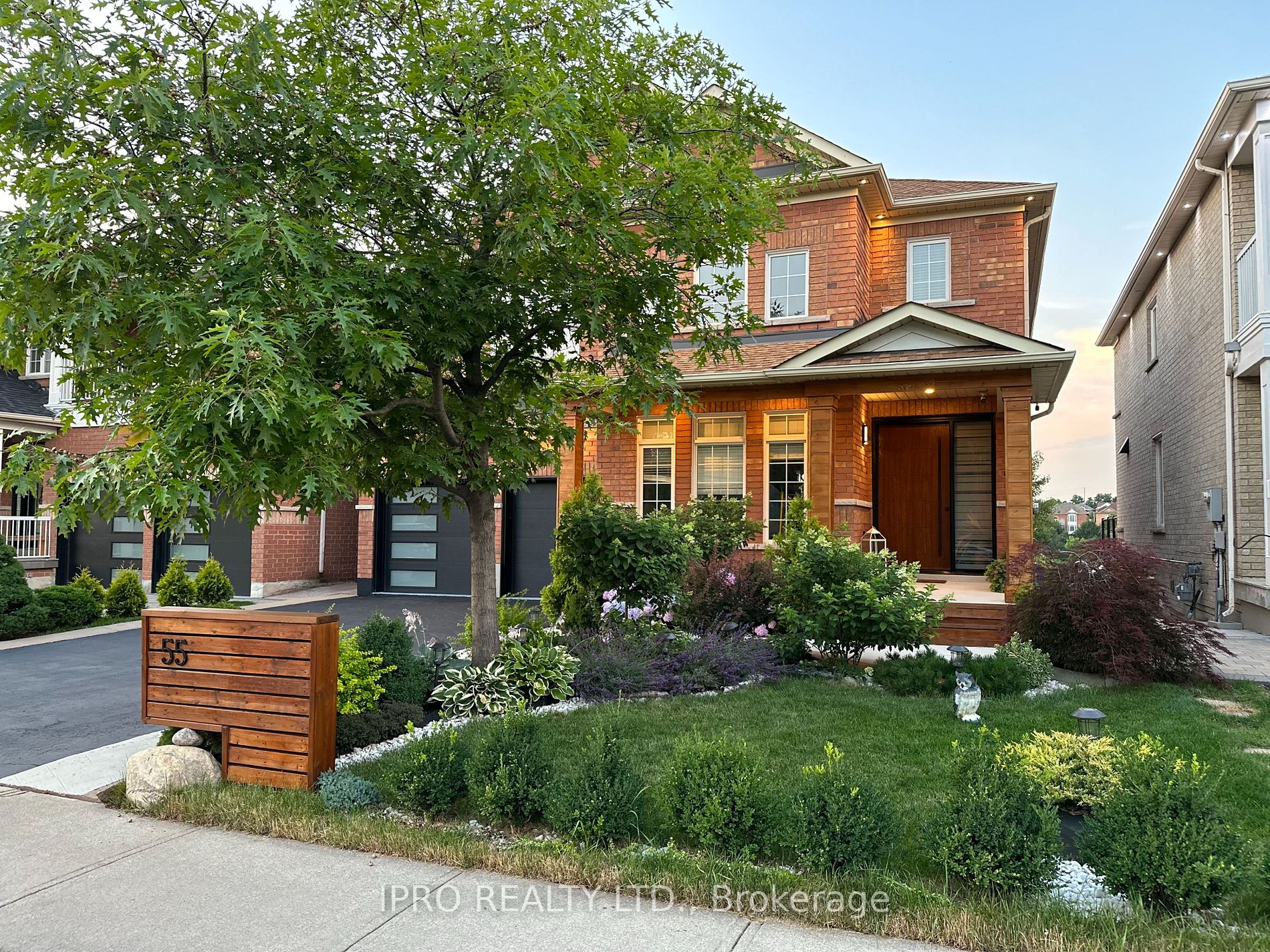 55 Stoneylake Ave