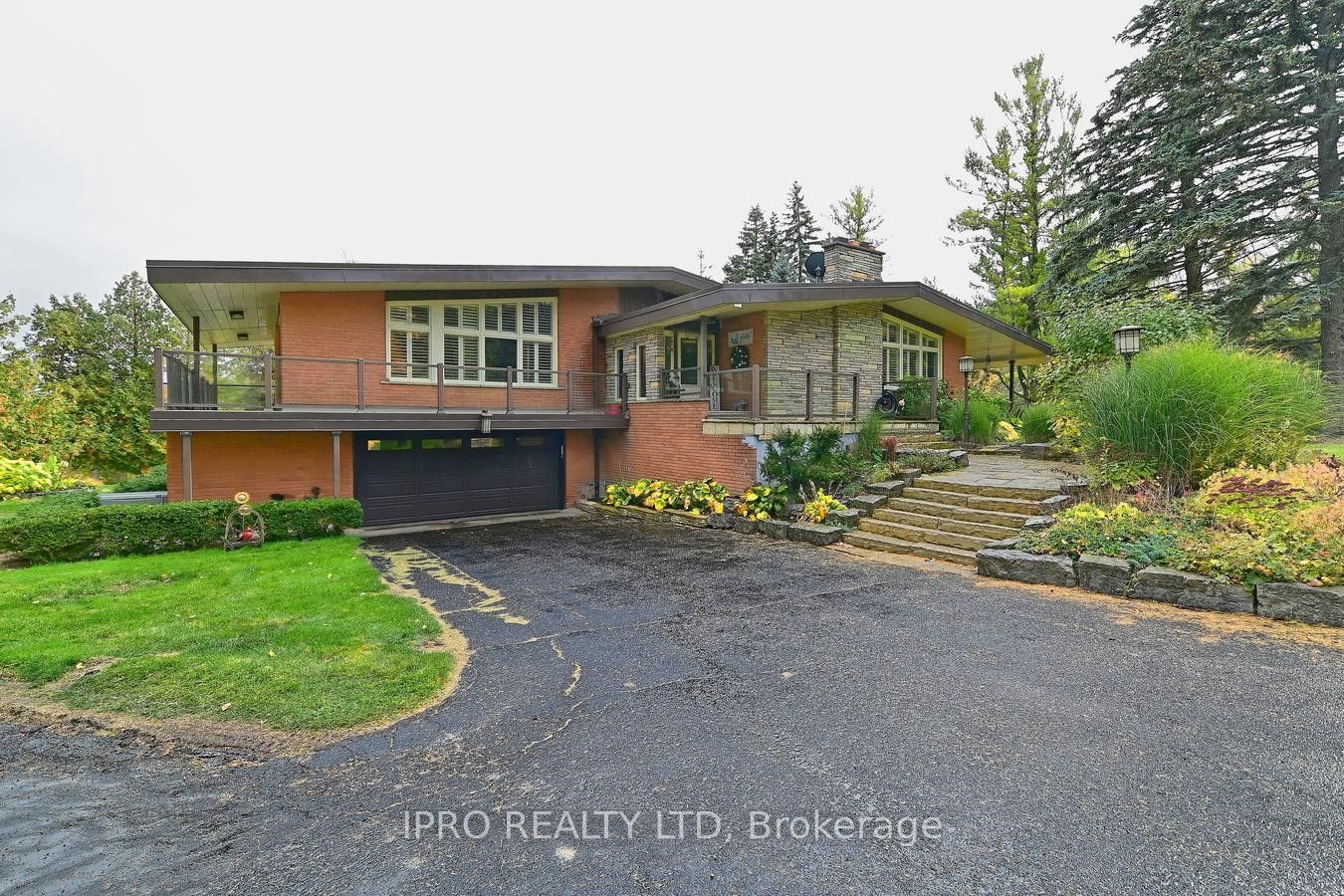 16 Cedar Dr