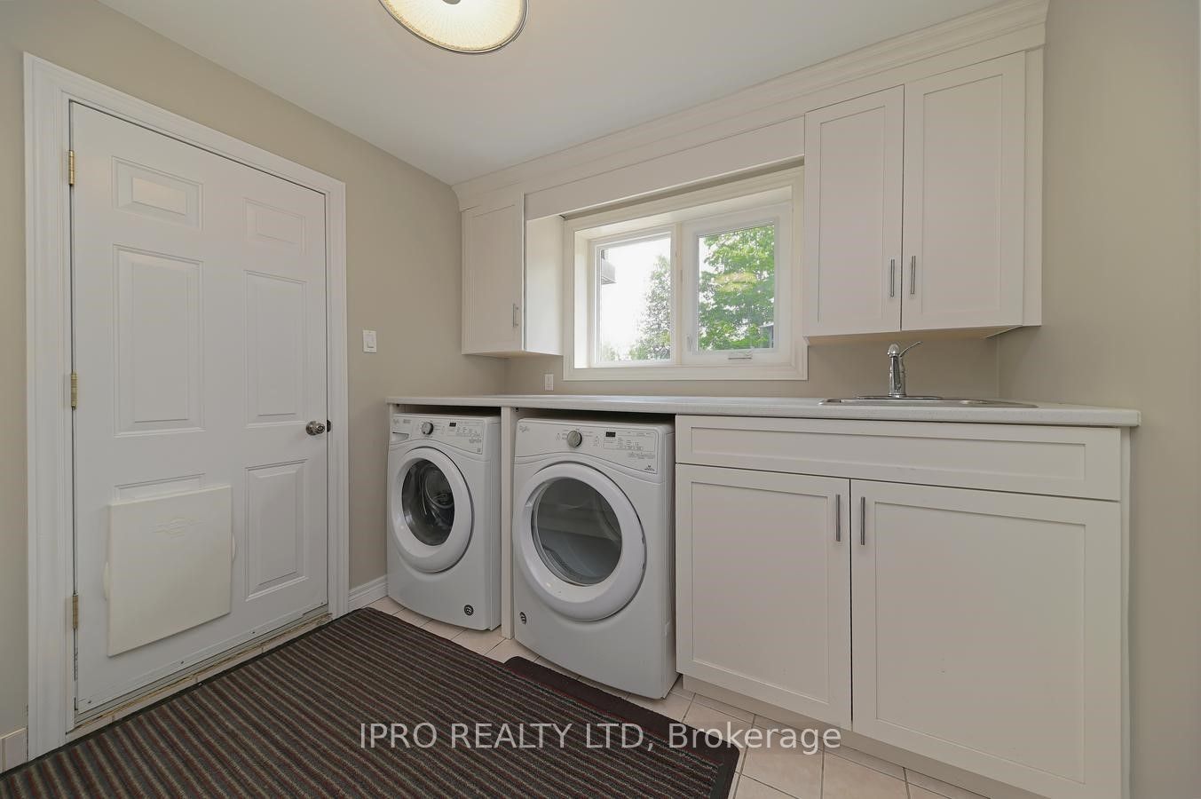 16 Cedar Dr