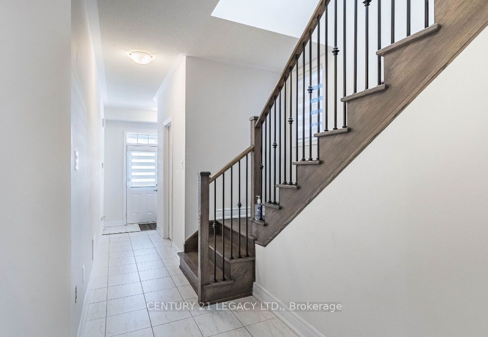 17 Overstone Rd