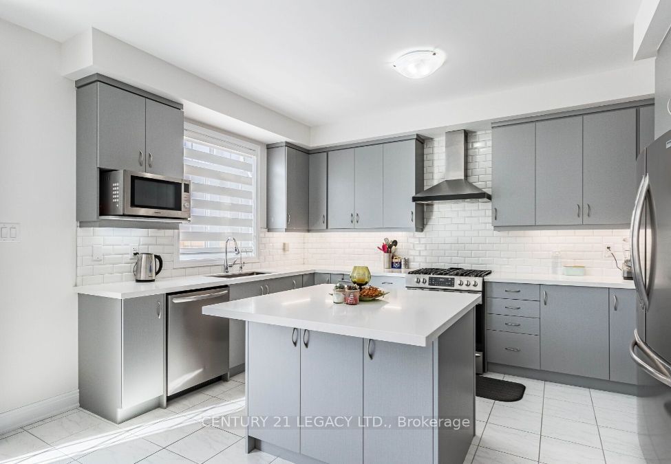 17 Overstone Rd
