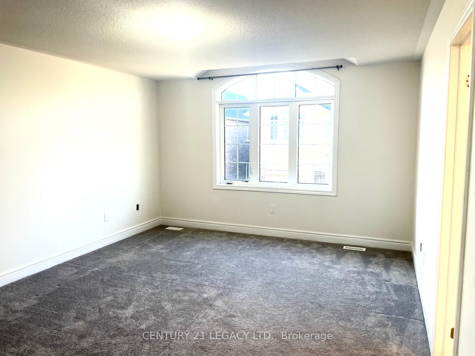 17 Overstone Rd