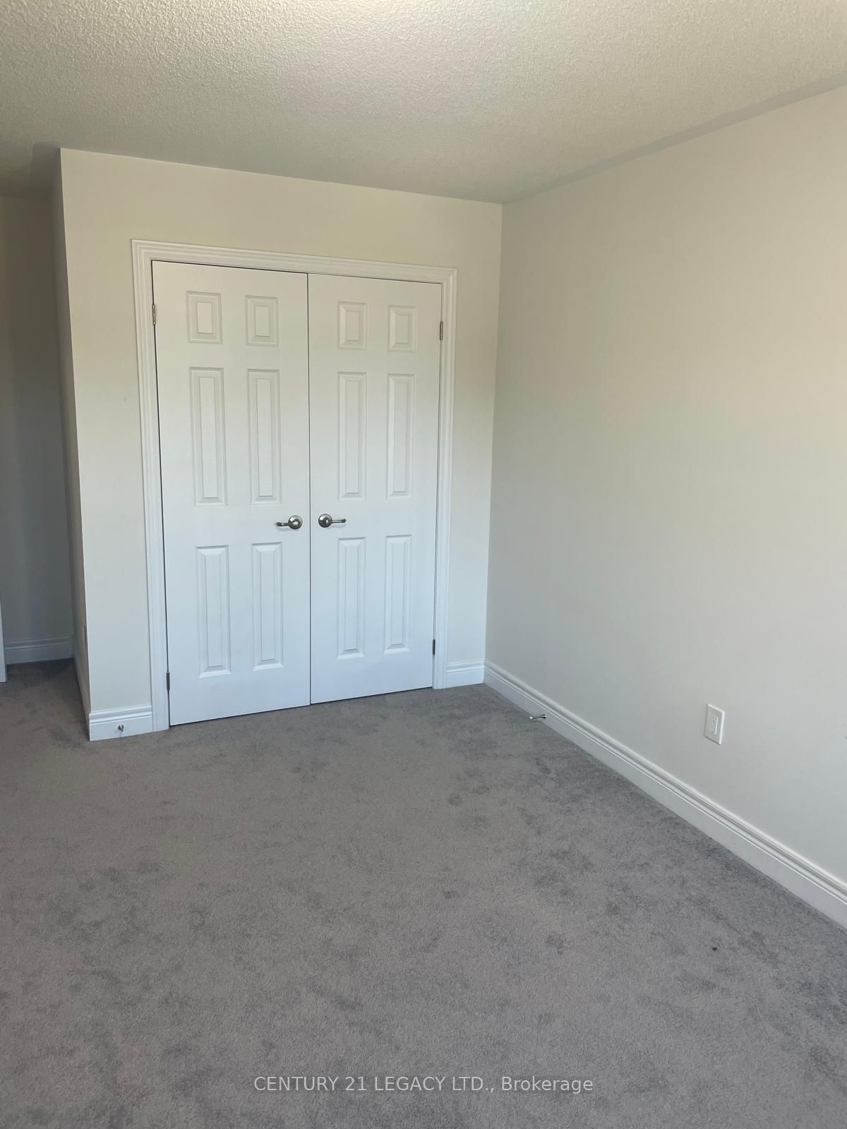 17 Overstone Rd