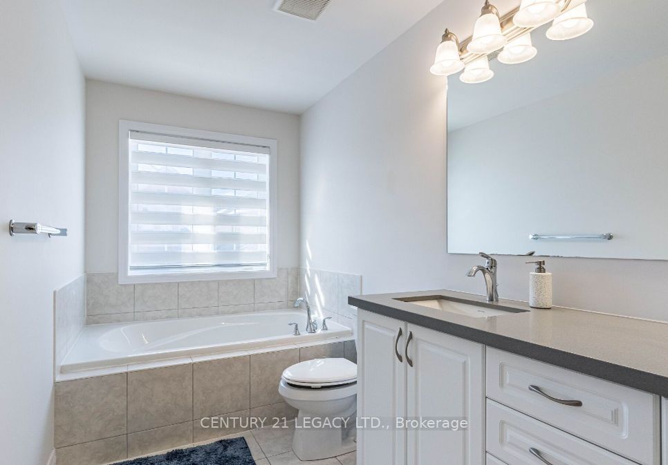 17 Overstone Rd