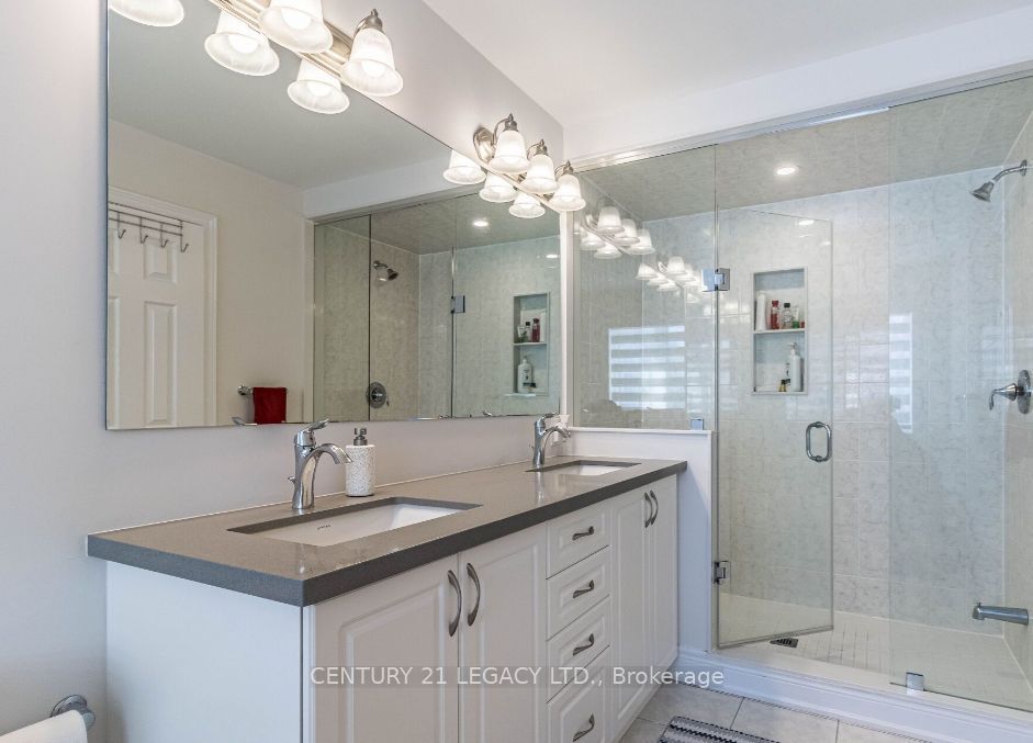 17 Overstone Rd
