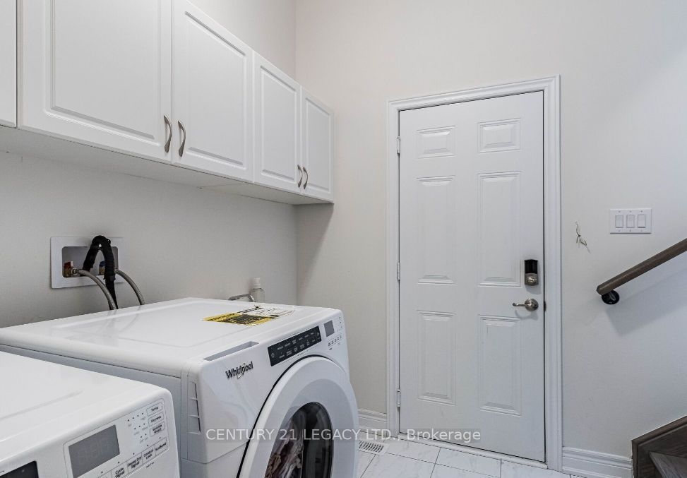 17 Overstone Rd
