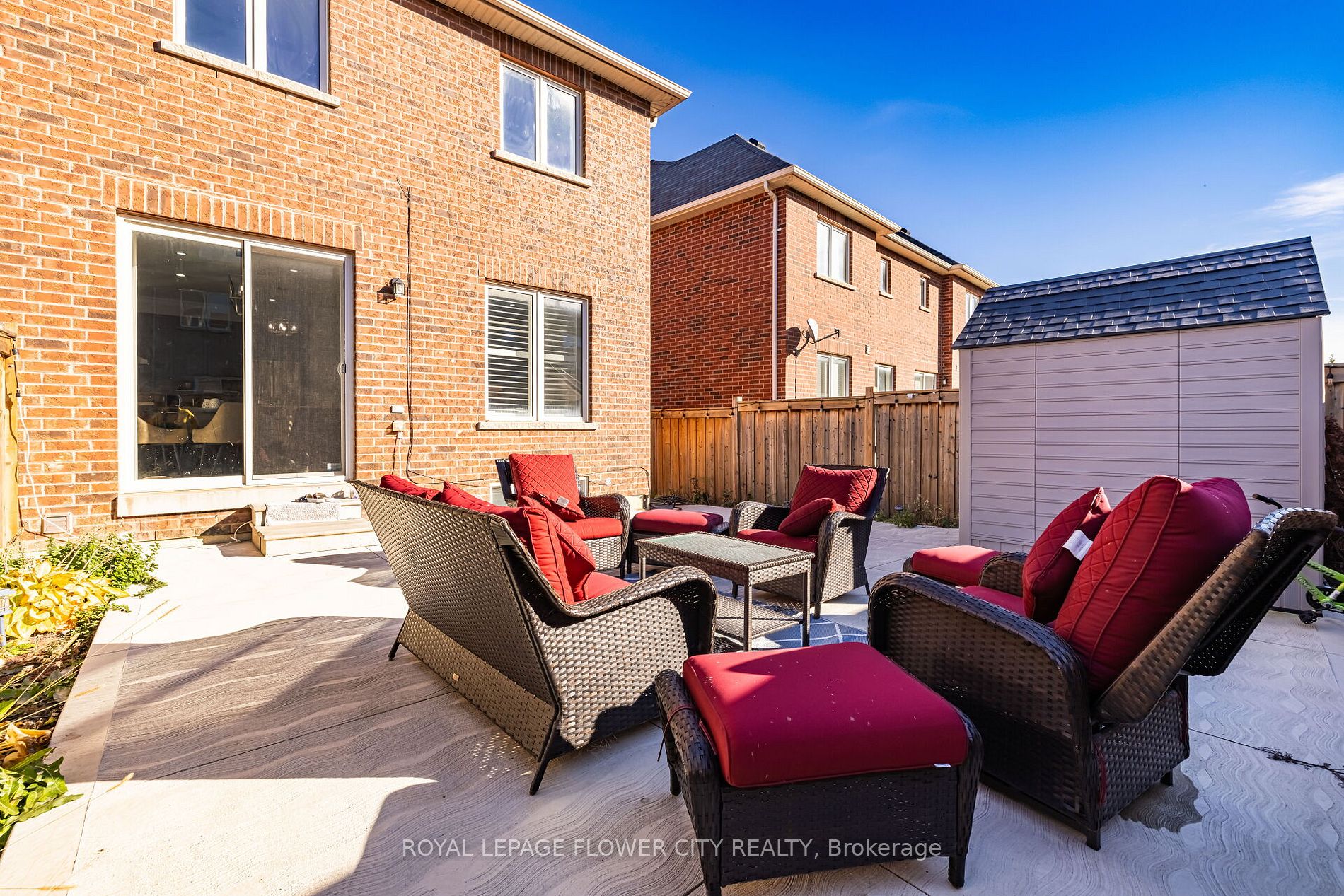 18 Loftsmoor Dr
