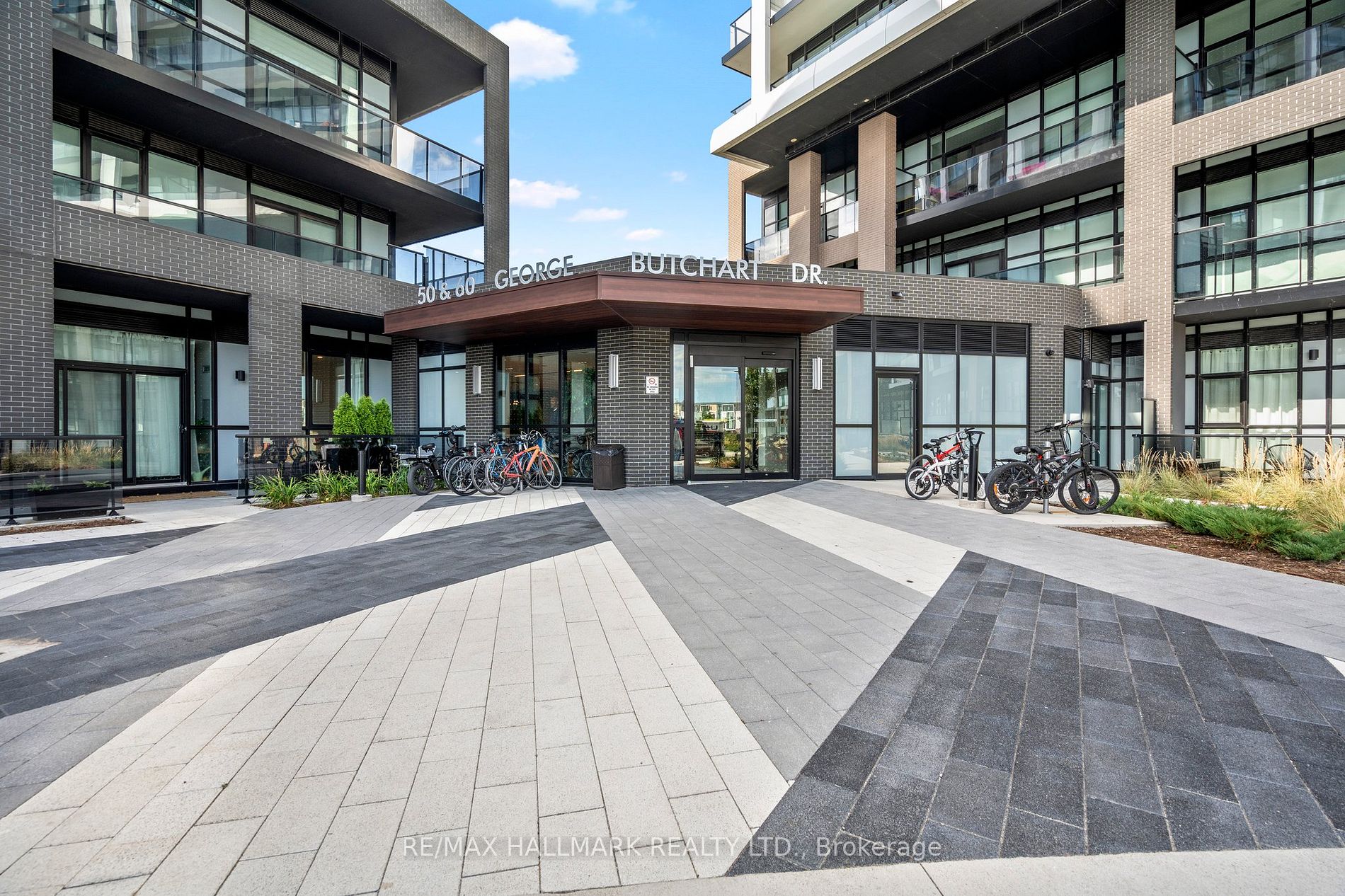 50 George Butchart Dr, #118
