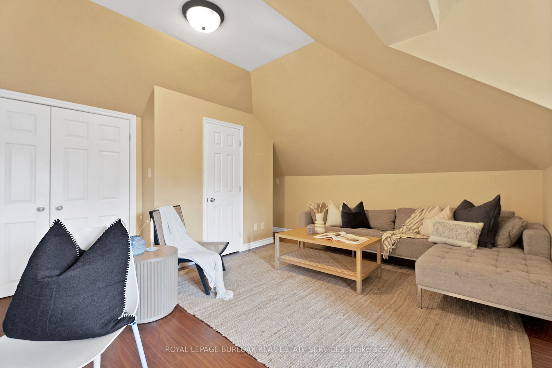 295 Plains Rd W