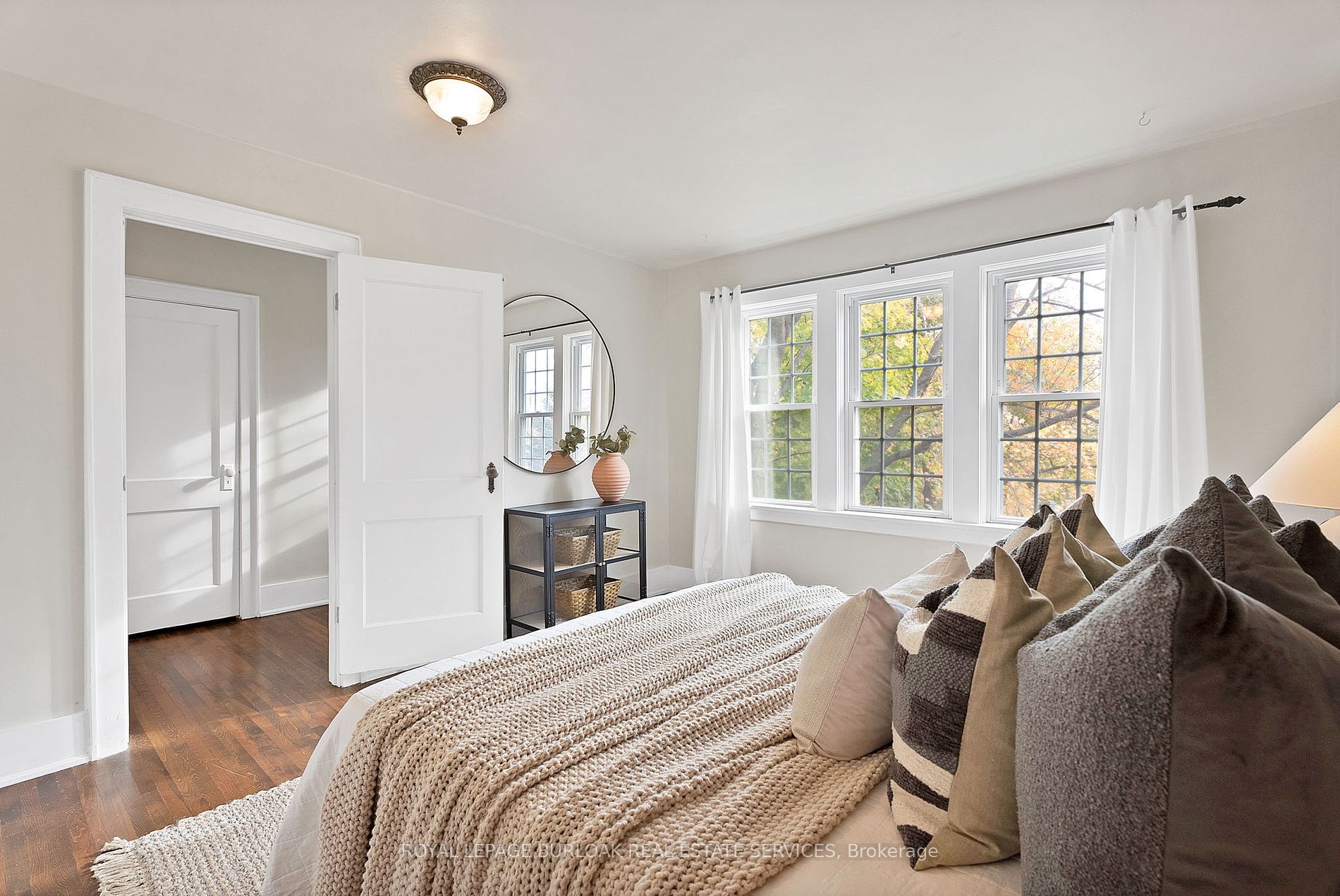295 Plains Rd W