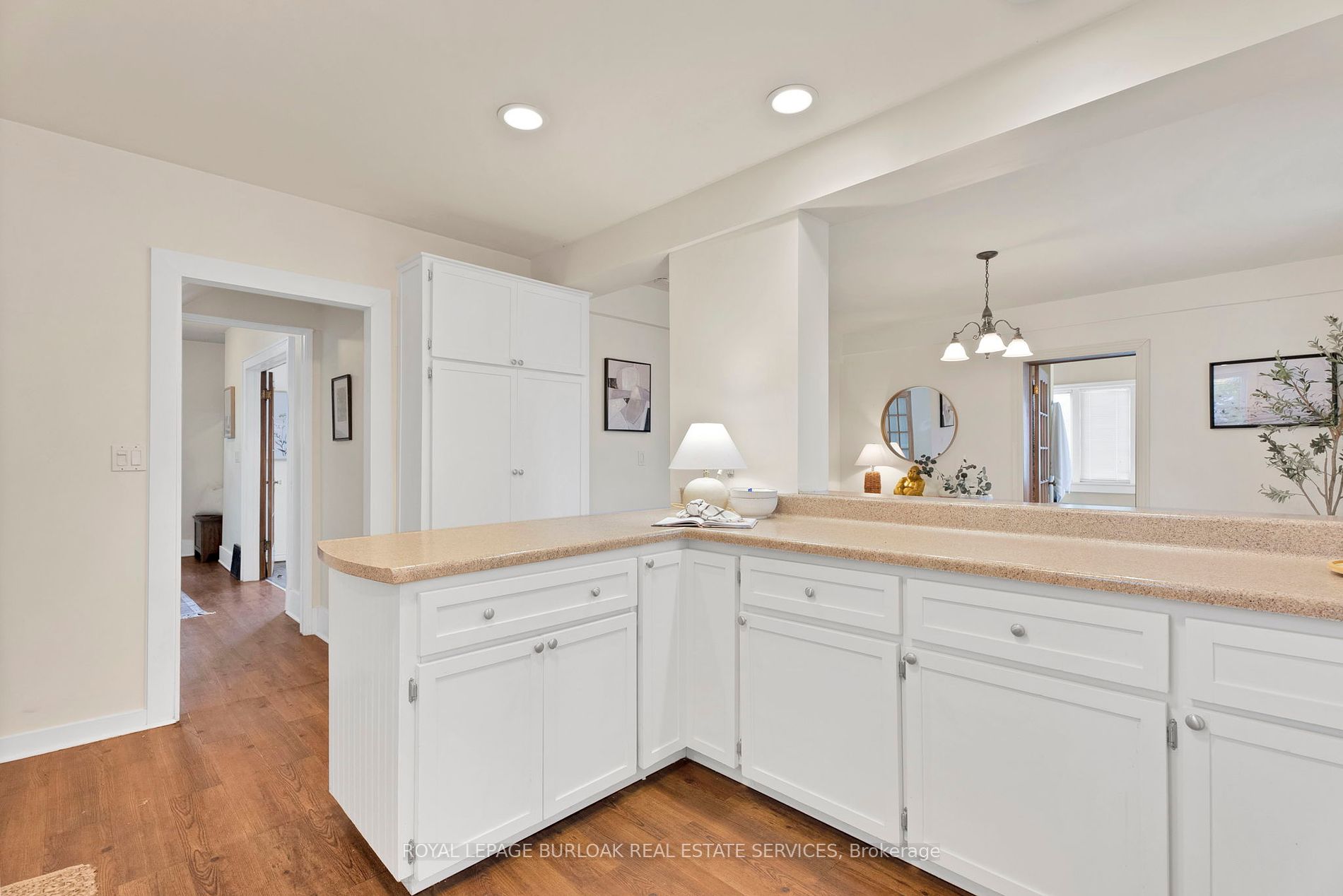 295 Plains Rd W