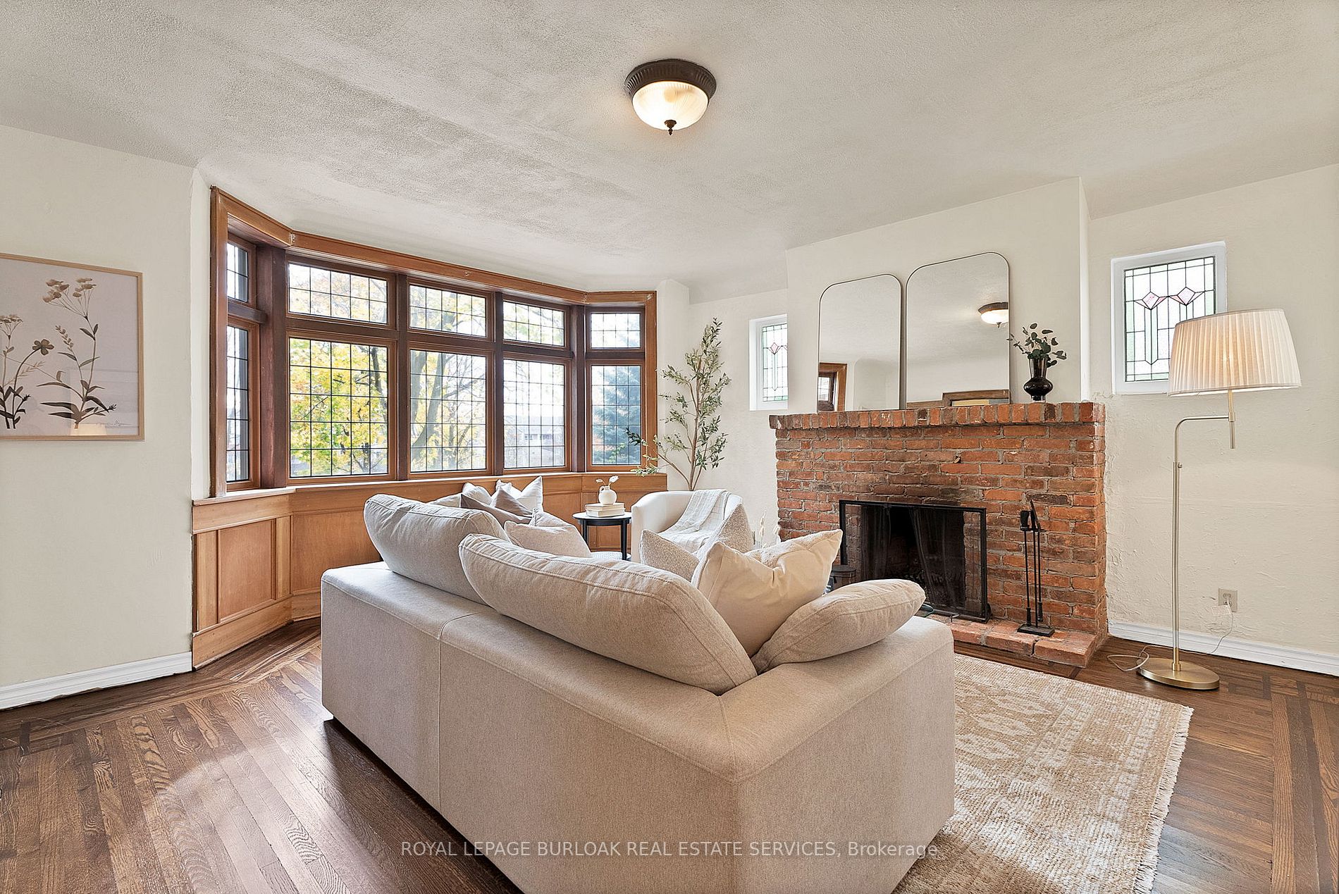 295 Plains Rd W