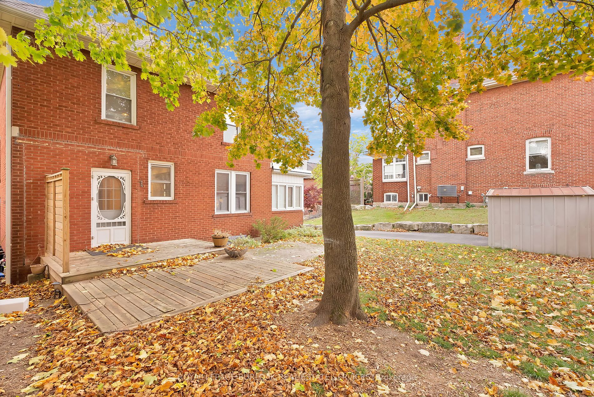295 Plains Rd W