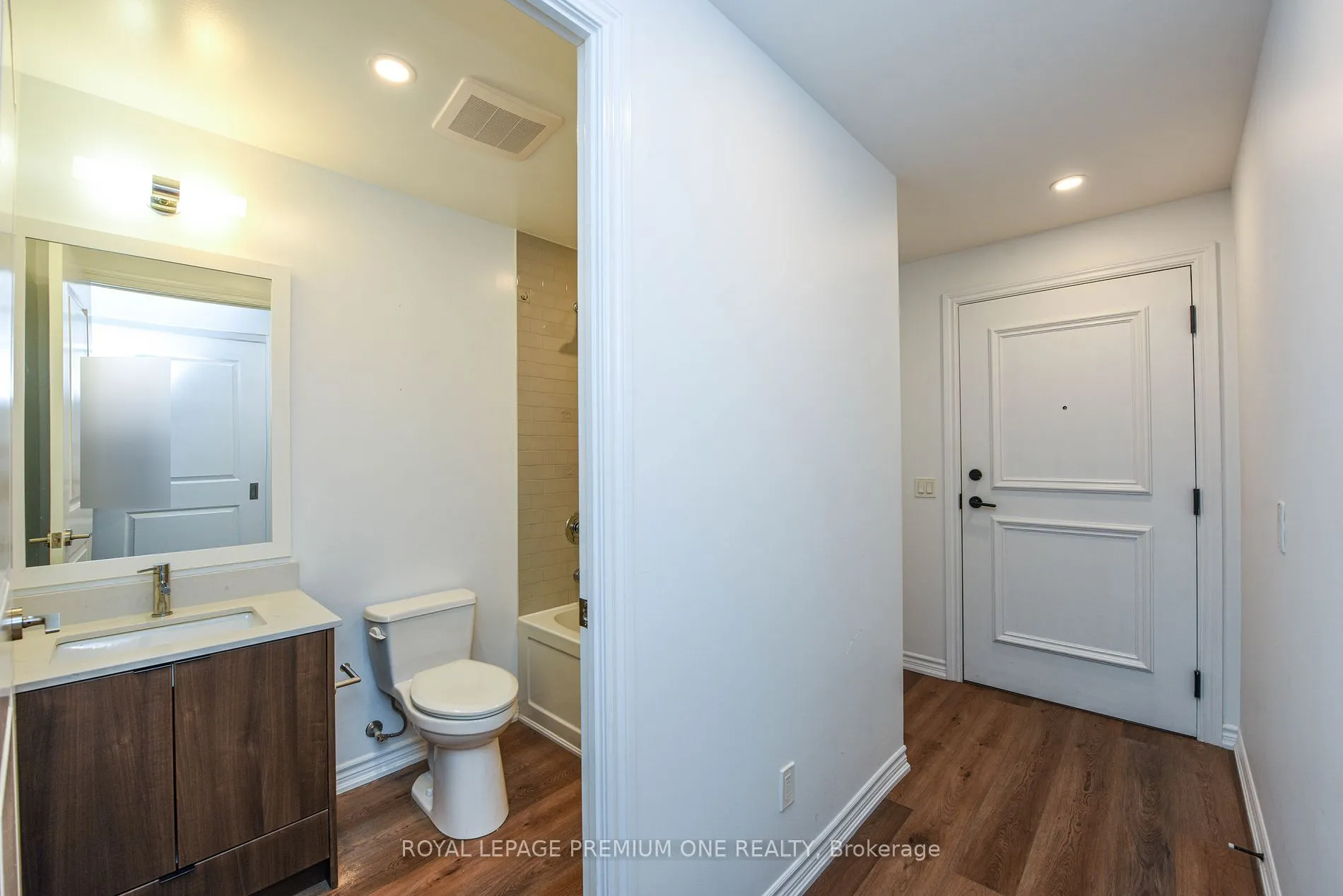 571 Prince Edward Dr N, #401