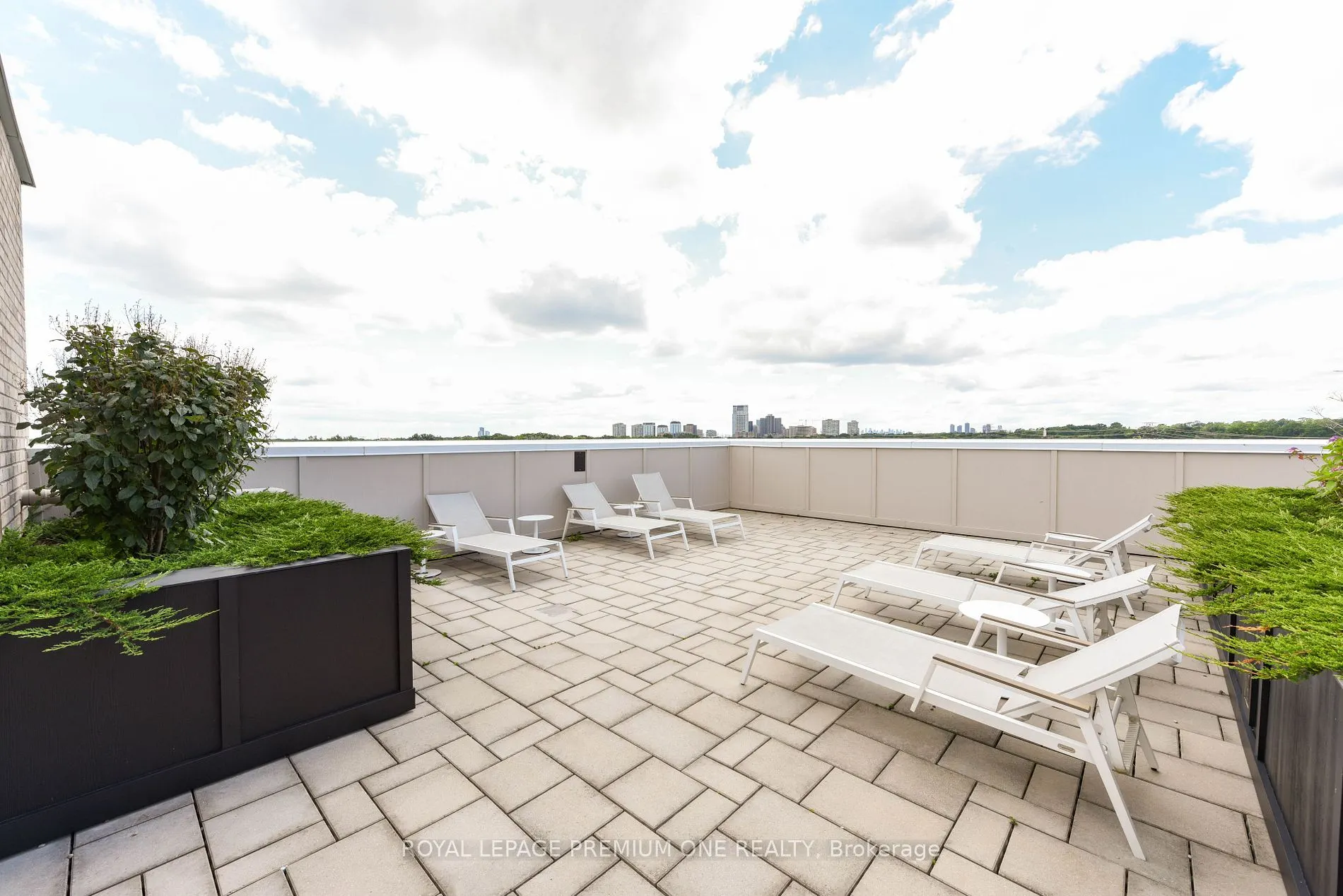 571 Prince Edward Dr N, #512