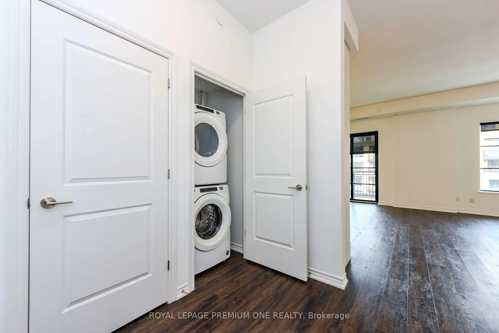 571 Prince Edward Dr N, #512
