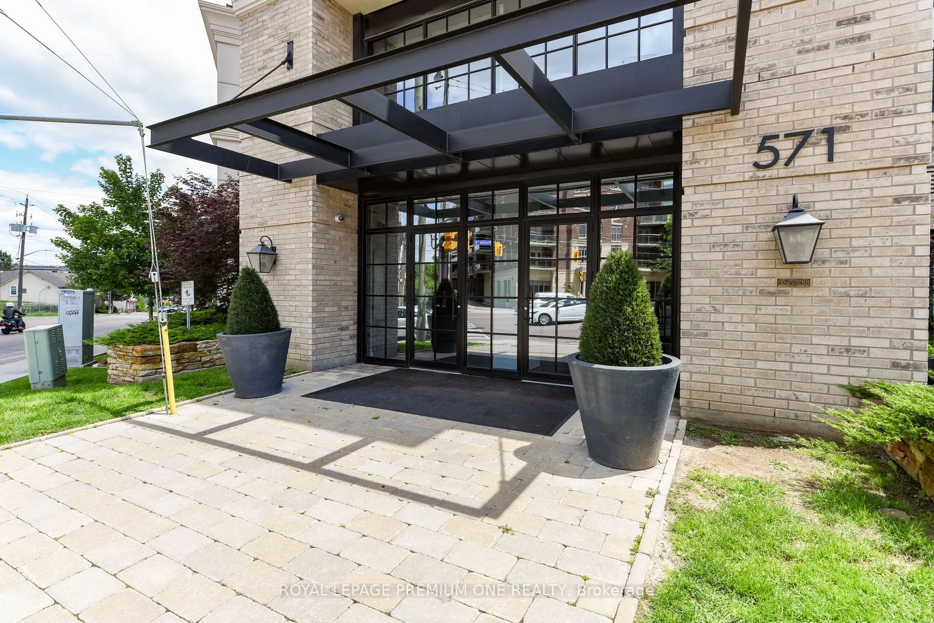 571 Prince Edward Dr N, #512