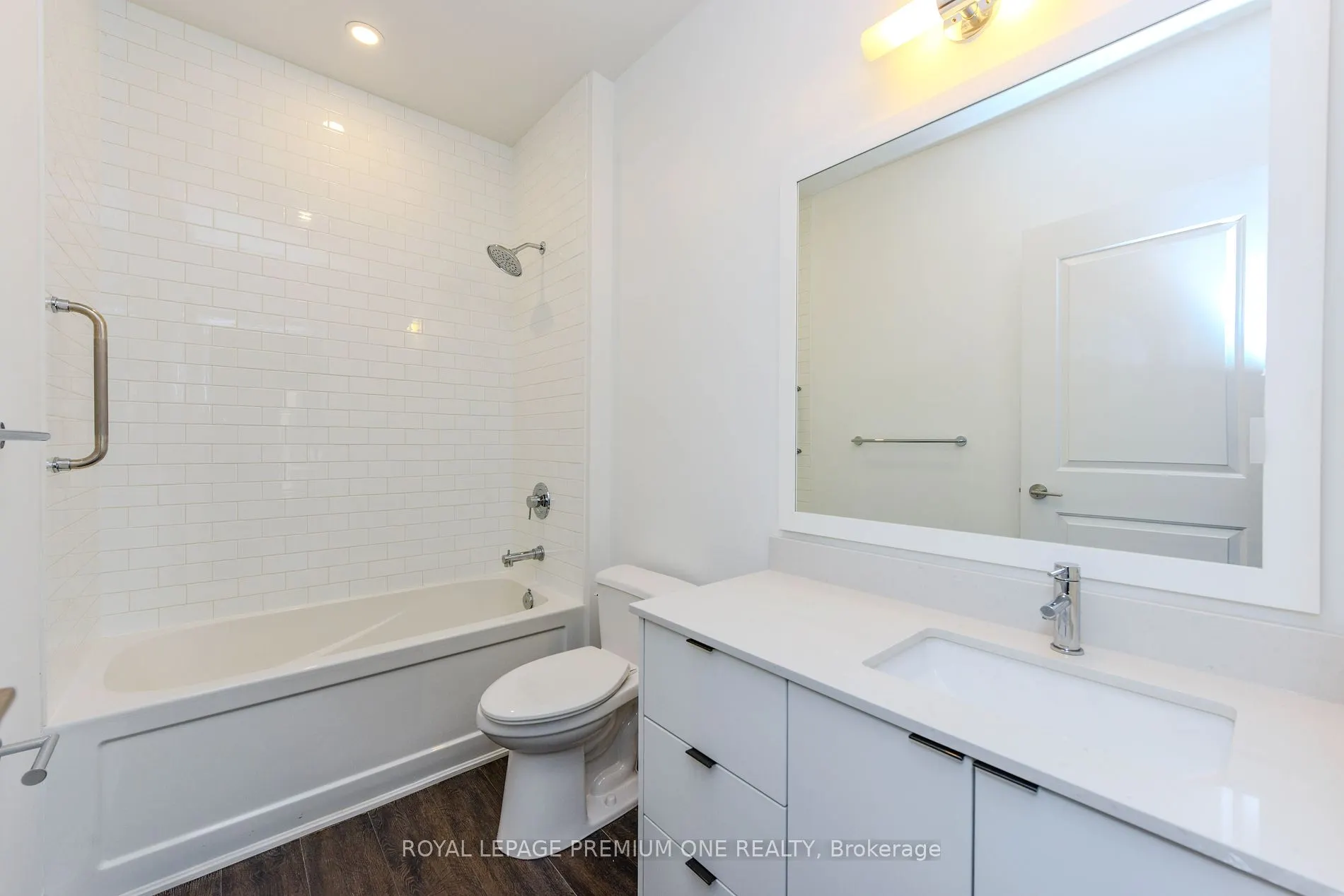 571 Prince Edward Dr N, #512