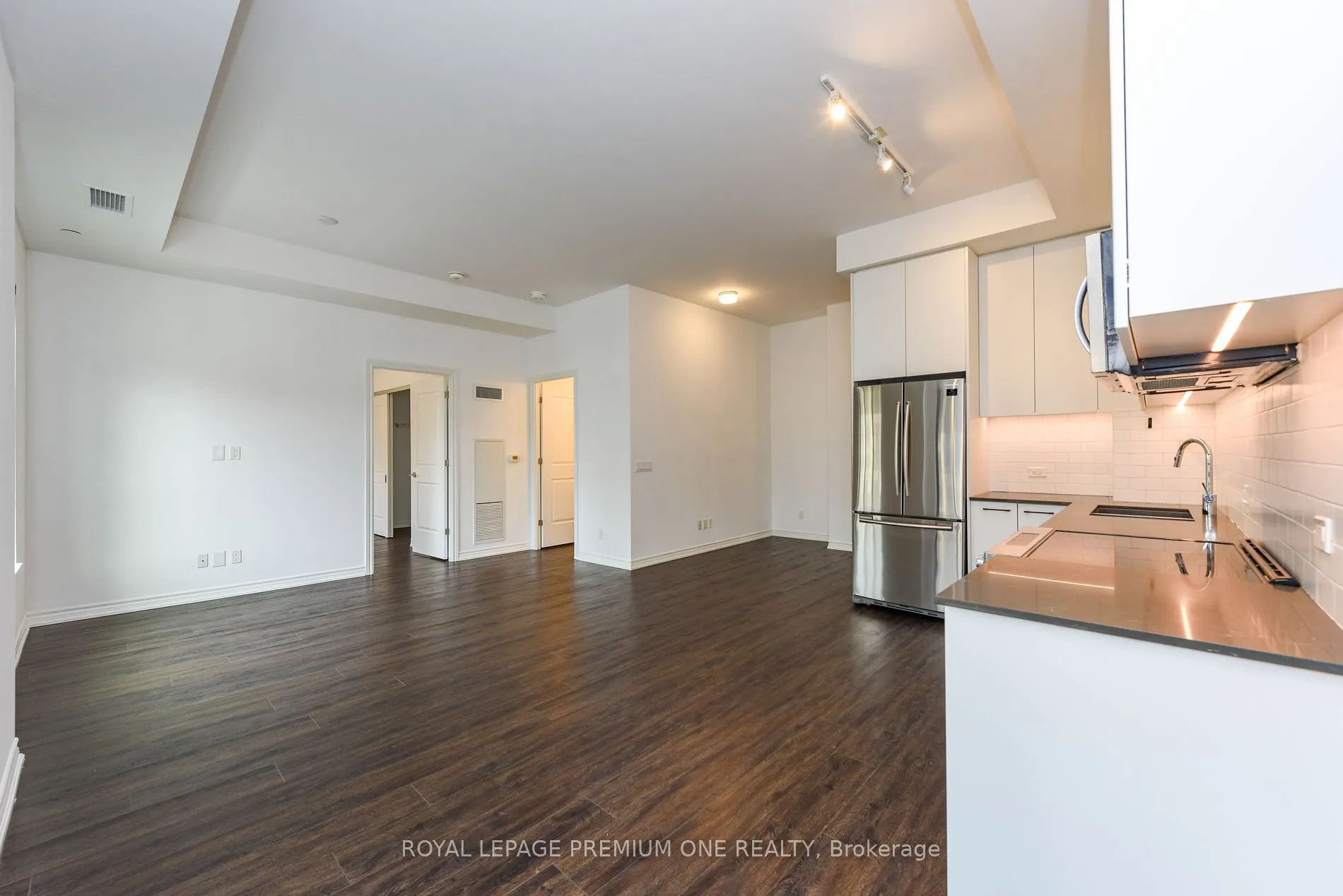 571 Prince Edward Dr N, #512