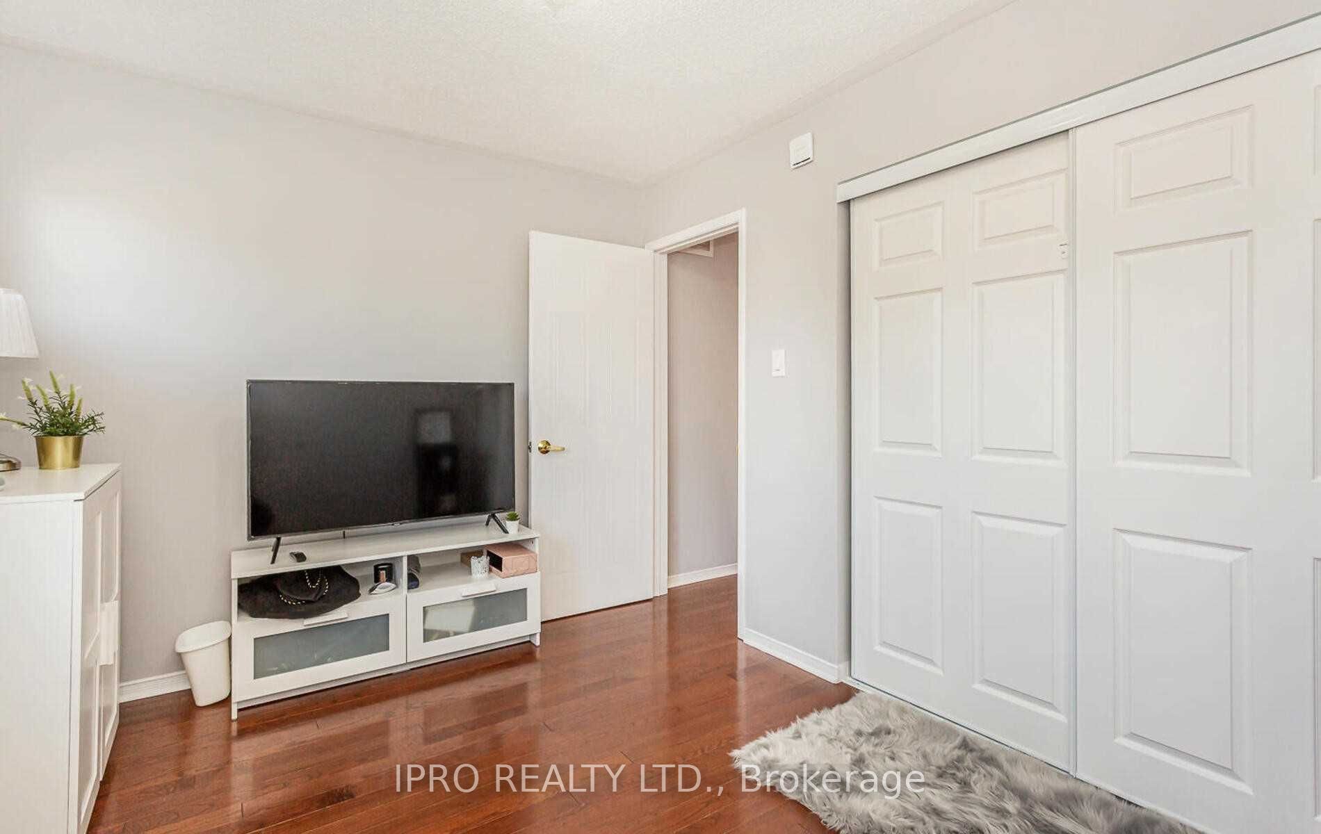 5223 Fairford Cres, #49