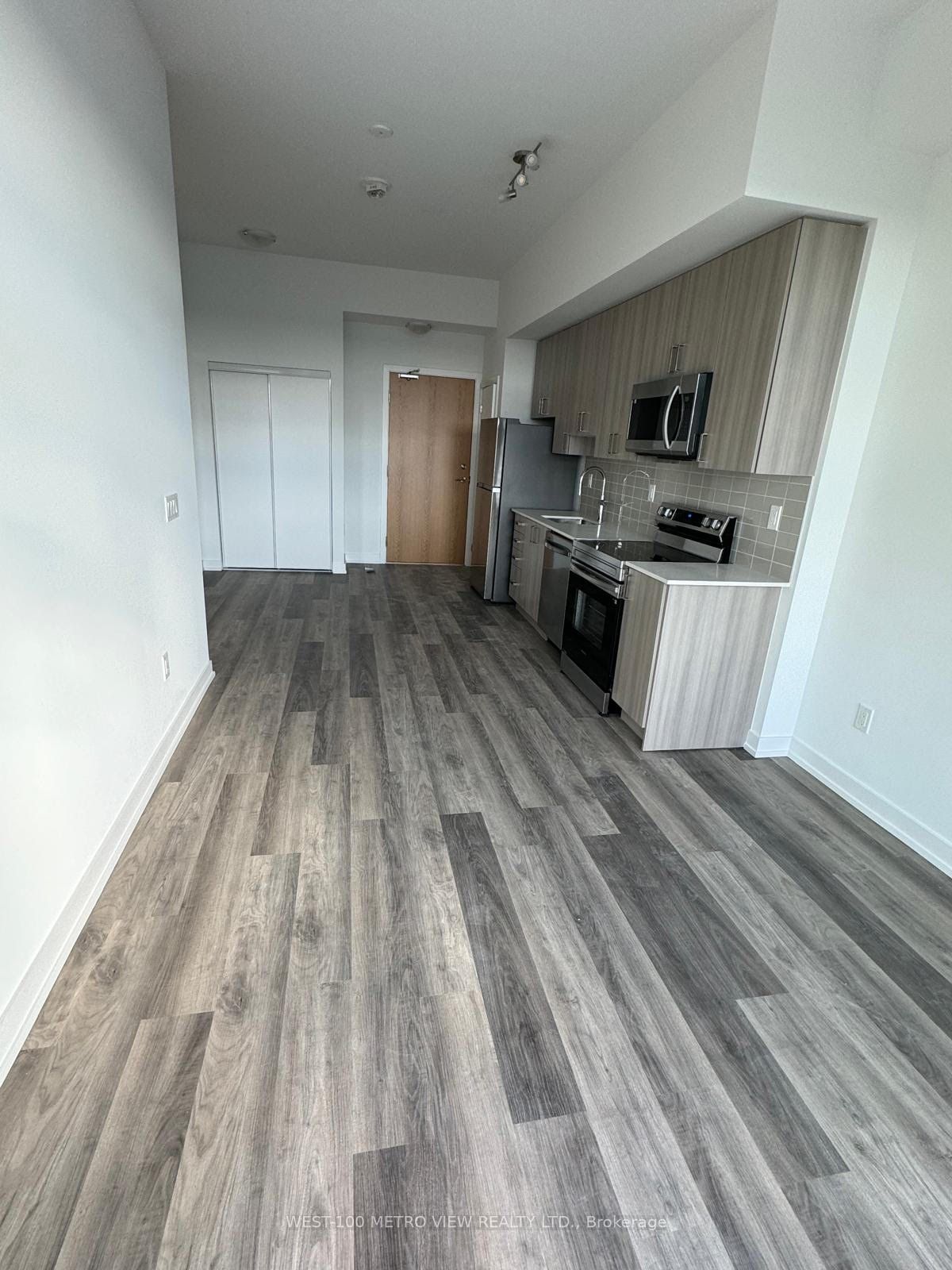859 The Queensway, #710