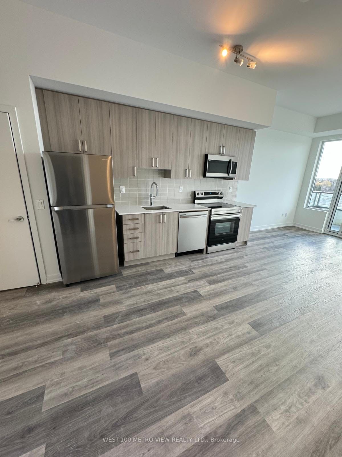 859 The Queensway, #710