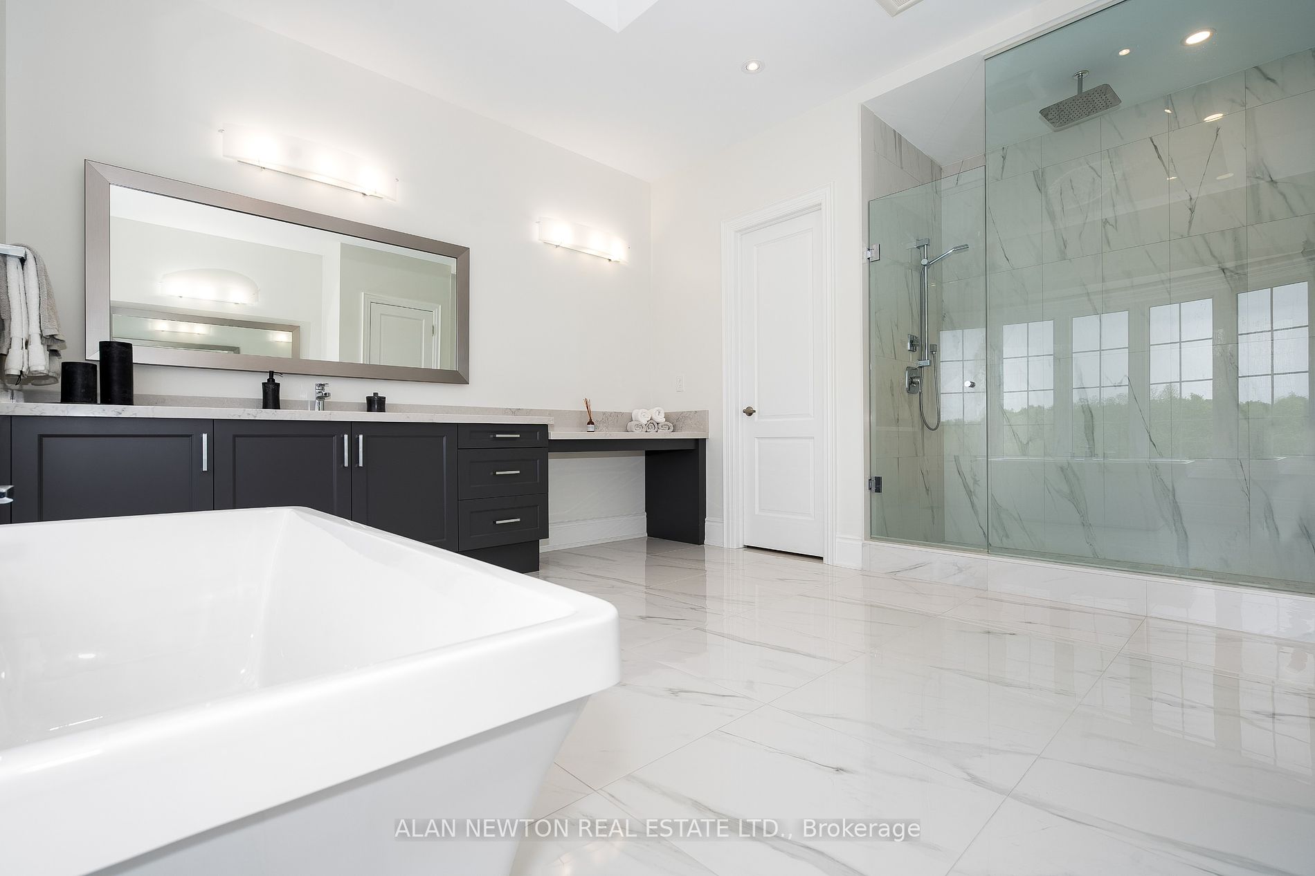 276 Amos Dr