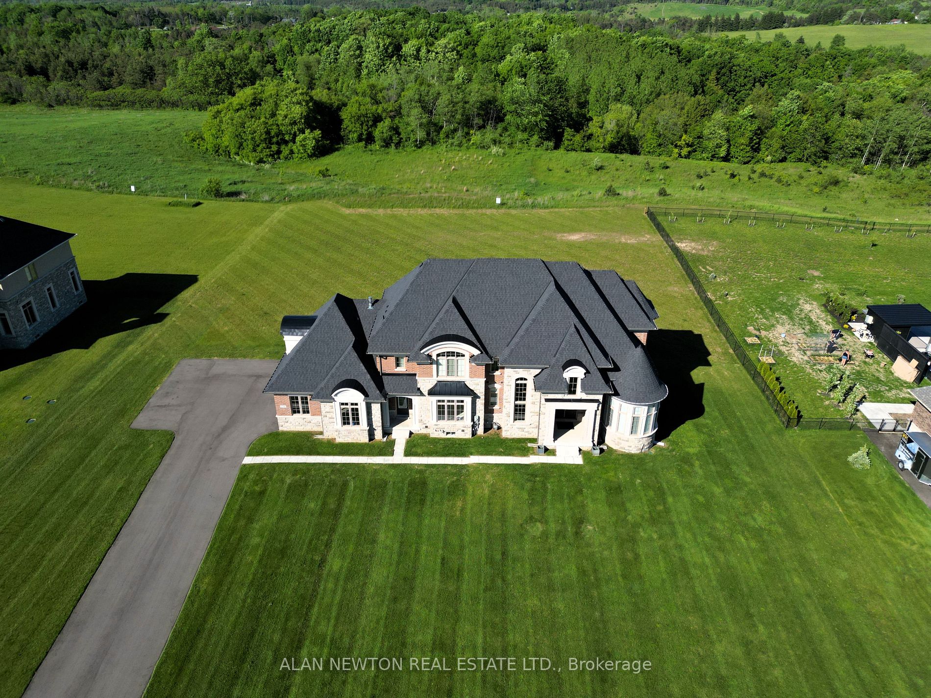 276 Amos Dr