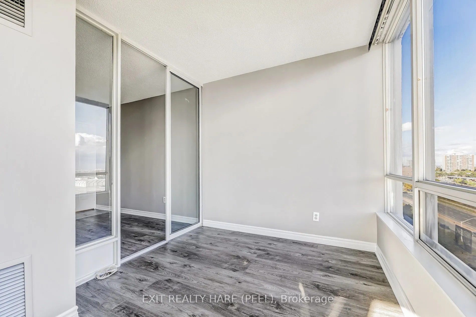 26 Hanover Rd, #1002
