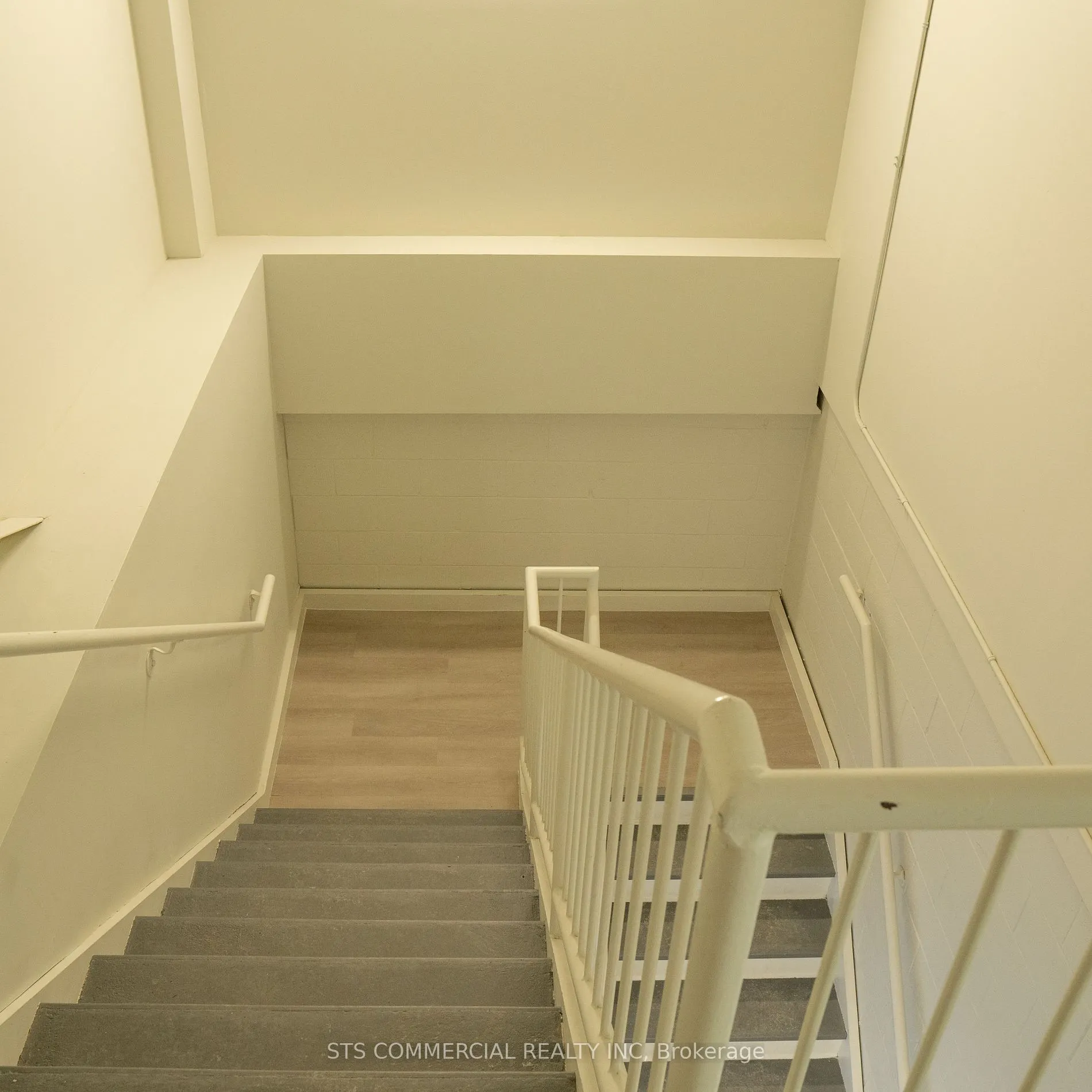 695 Riddell Road, #204
