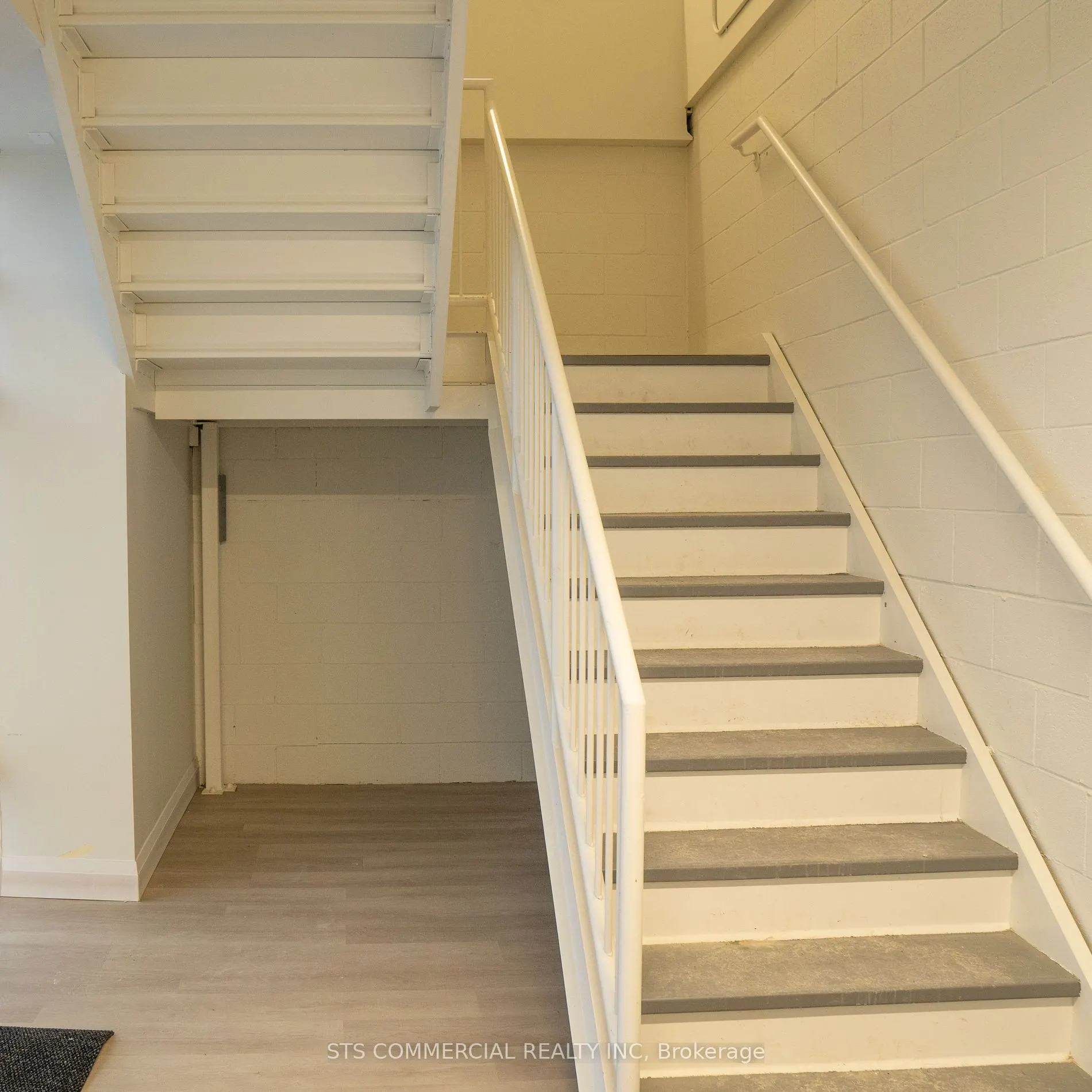 695 Riddell Road, #204