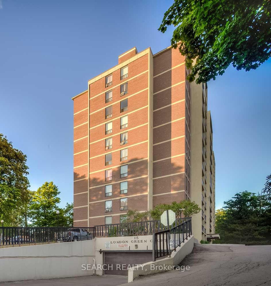 15 London Green Crt, #808