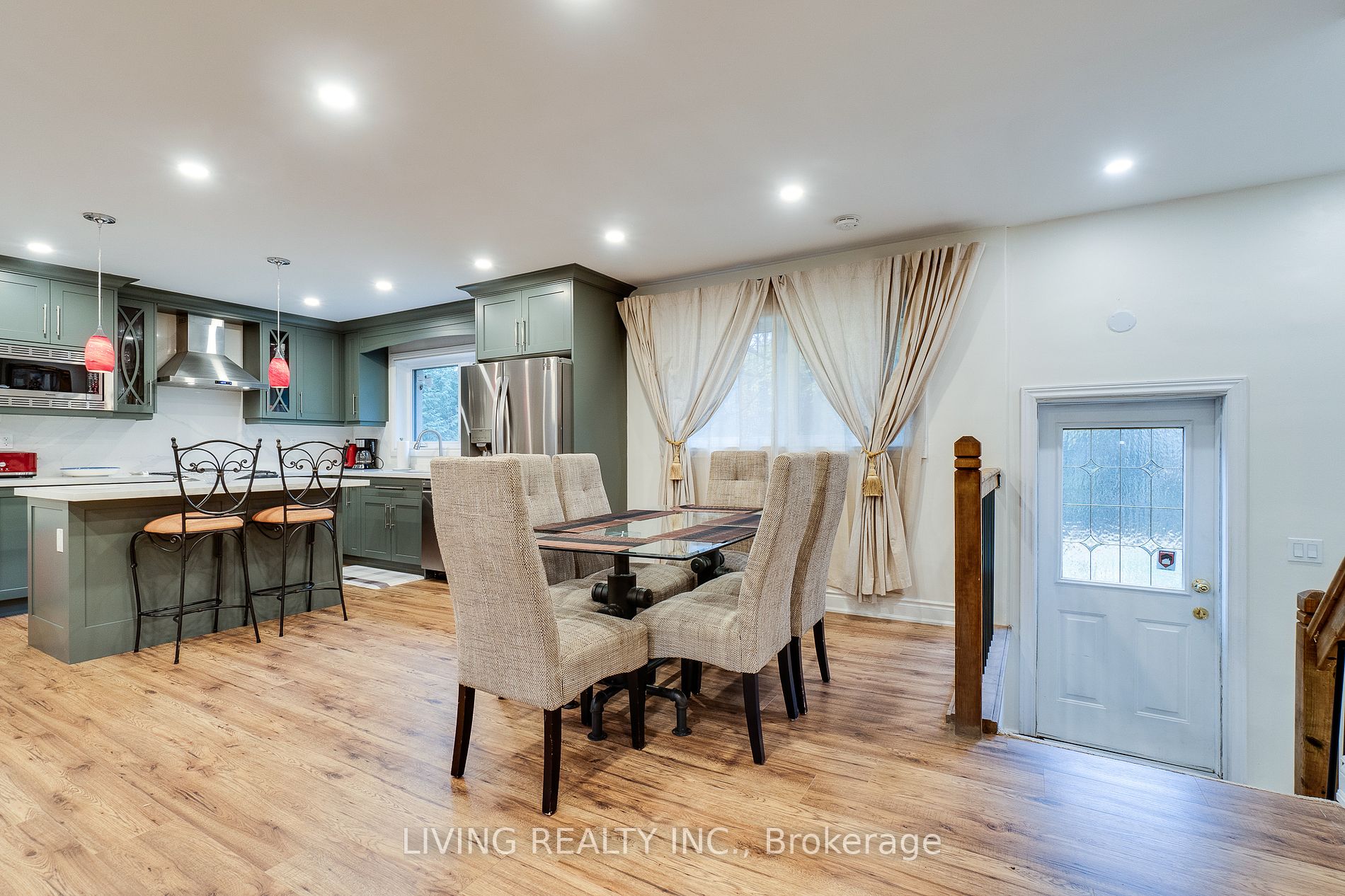 208 Glen Oak Dr