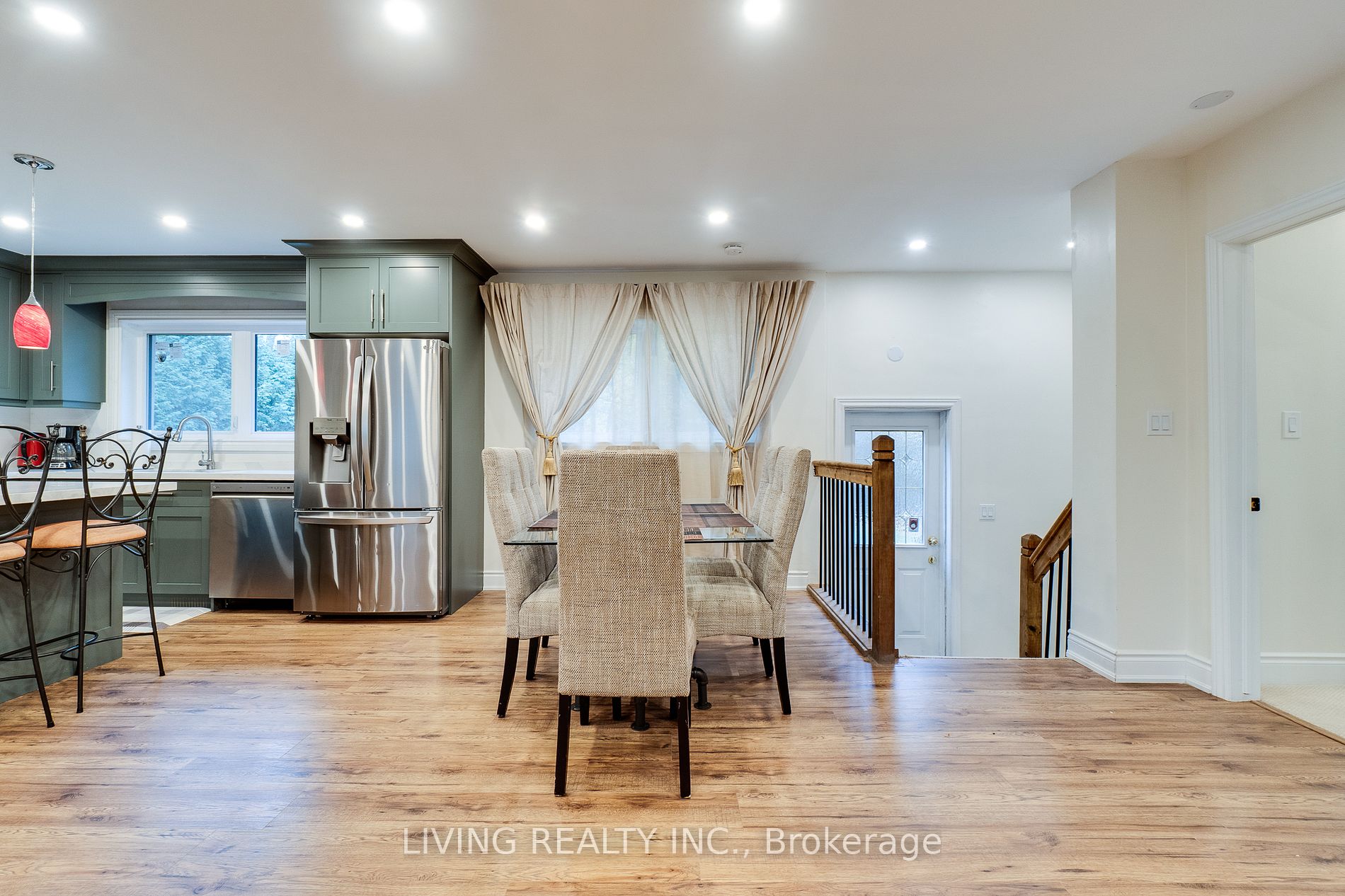 208 Glen Oak Dr