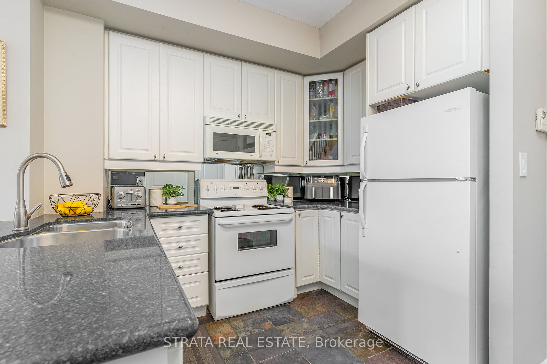 80 Port St E, #219