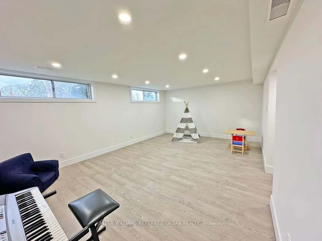27 Crendon Dr