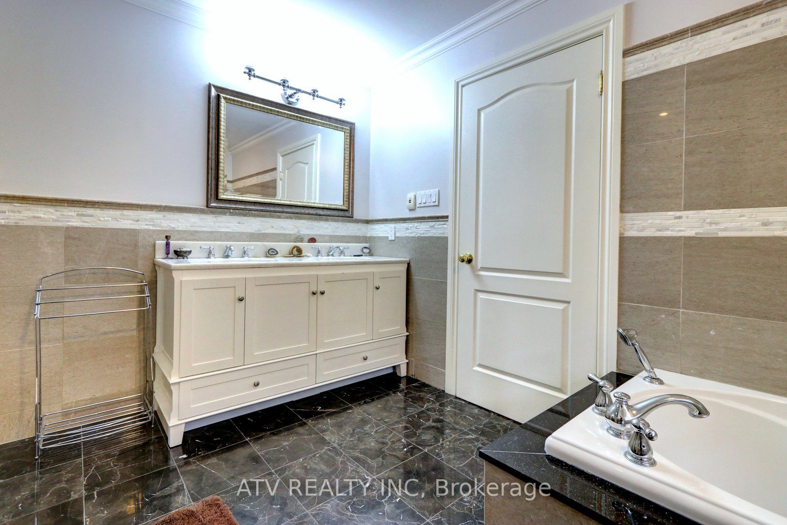 31 Shaver Ave S