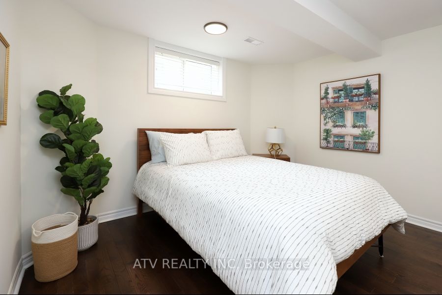 31 Shaver Ave S